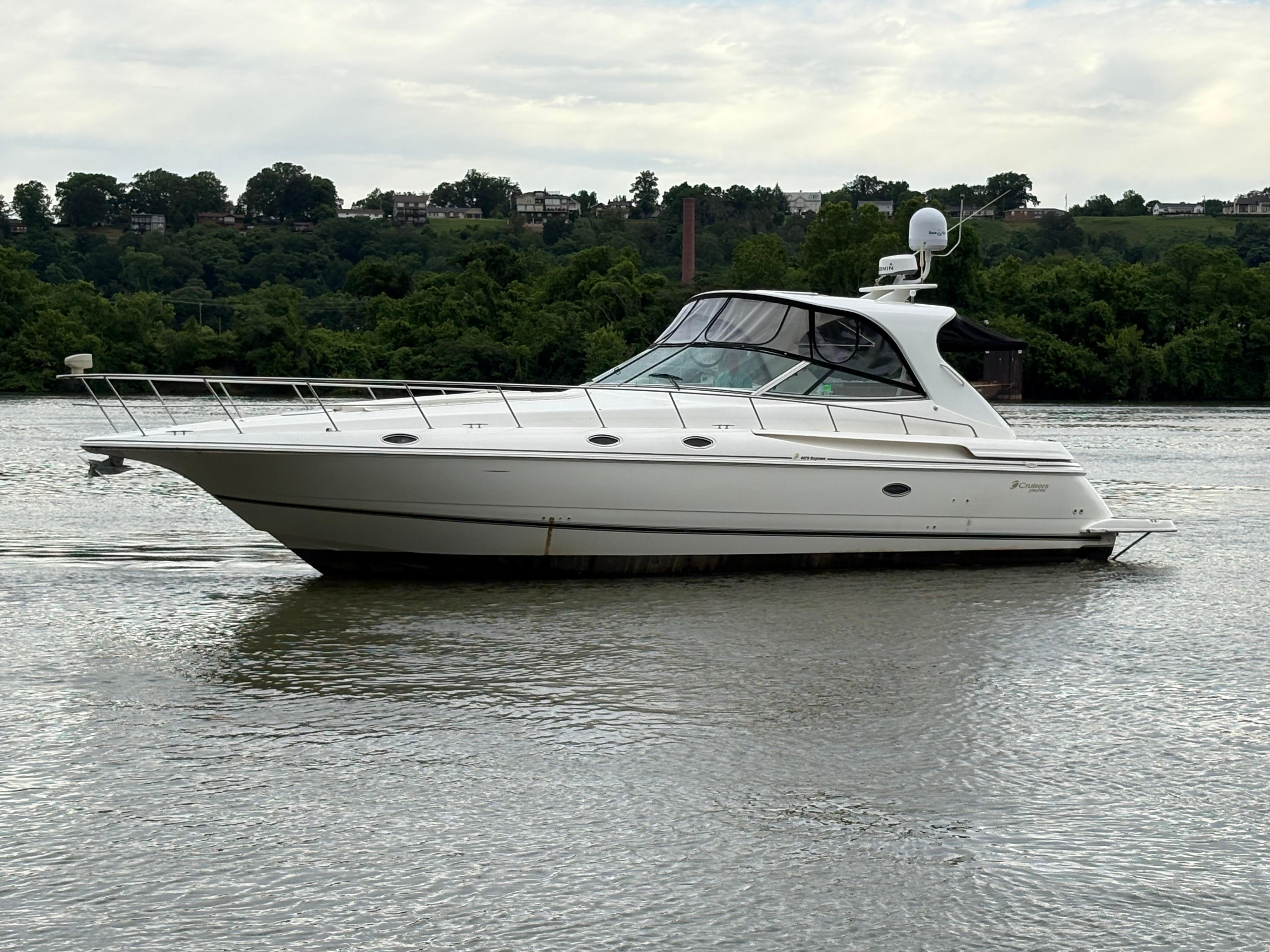 2003-cruisers-yachts-4270-express-power-9817853-979899380-0-280520250754-55