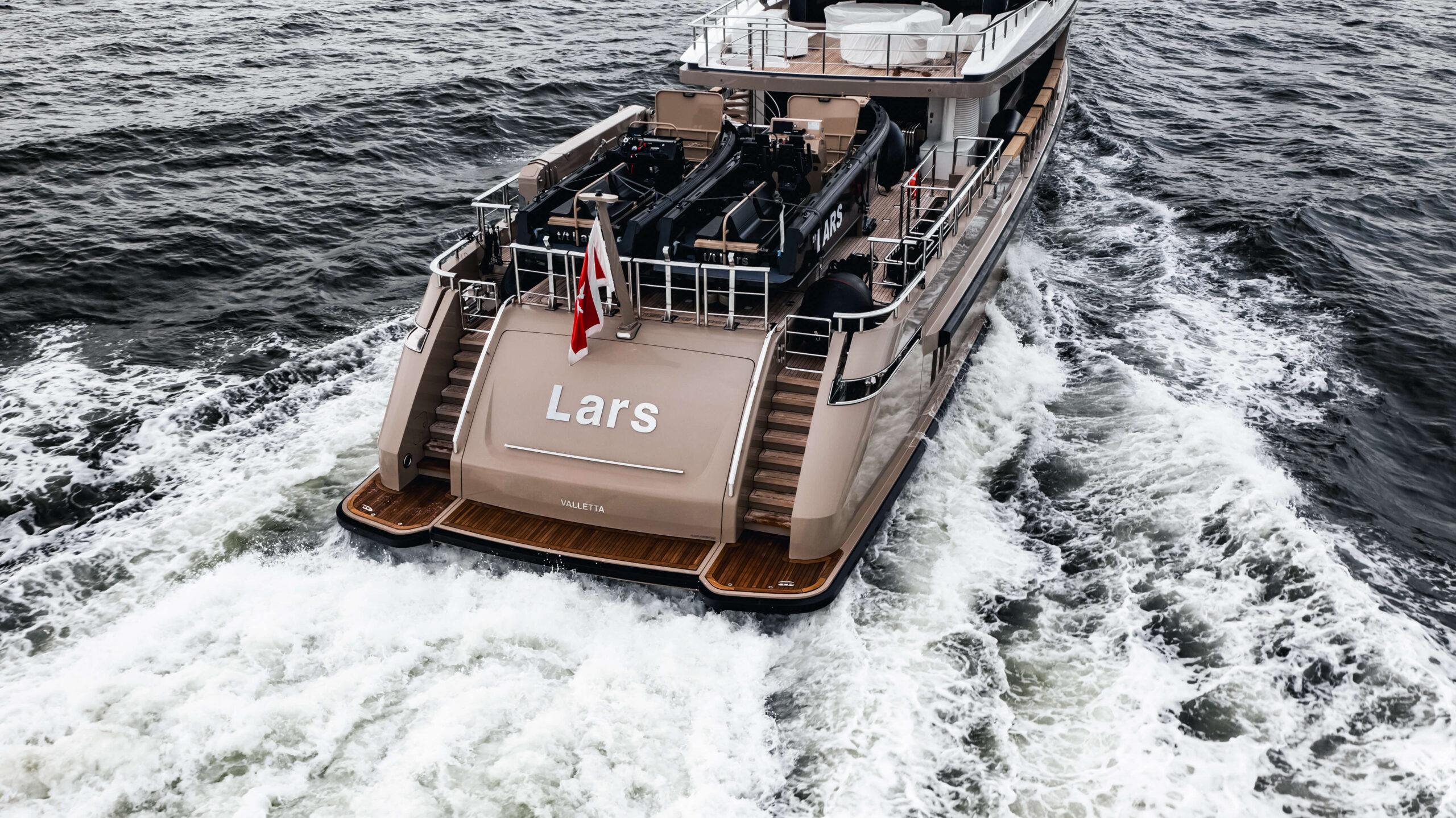 Lars Yacht Photos Pics 