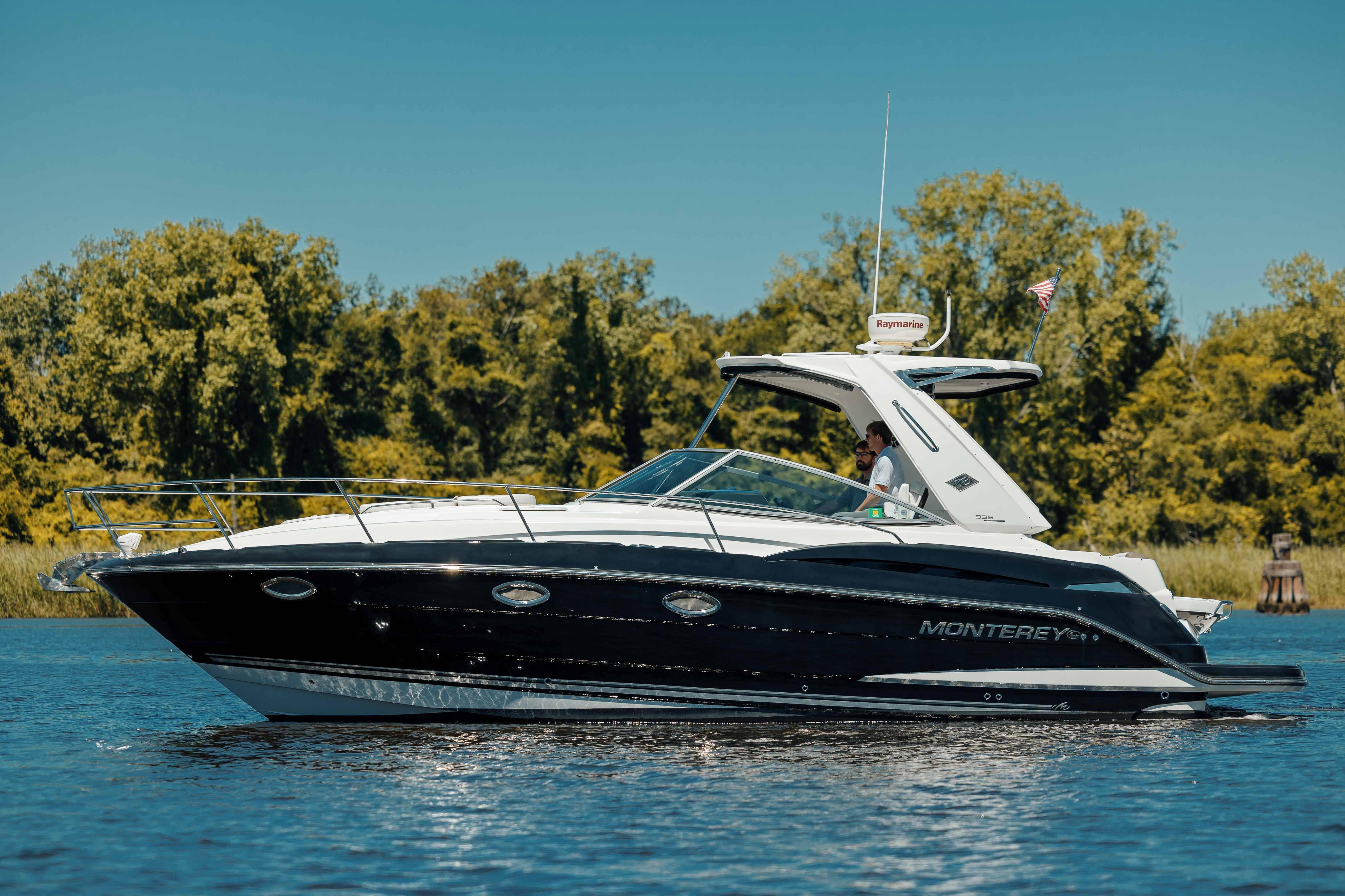 2016 Monterey 335 Sport Yacht