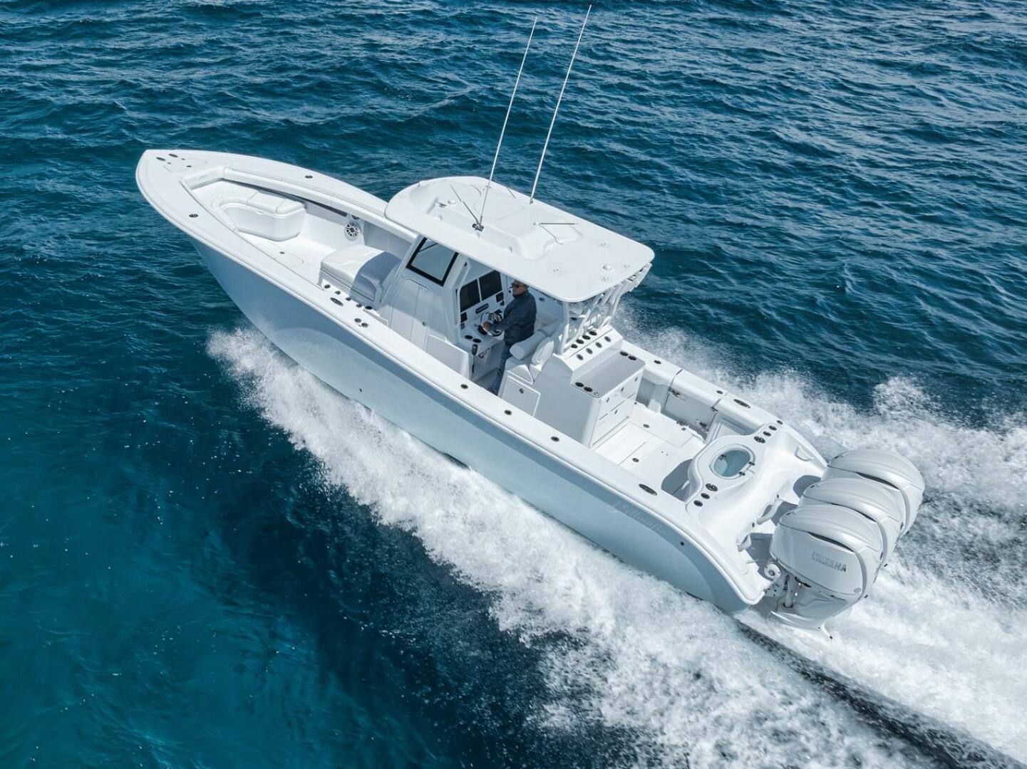 Yellowfin-36 Offshore 2025-36 Offshore FL-US-2025 Yellowfin 36 Offshore boat cruising on open ocean waters.-9817861 | Thumbnail