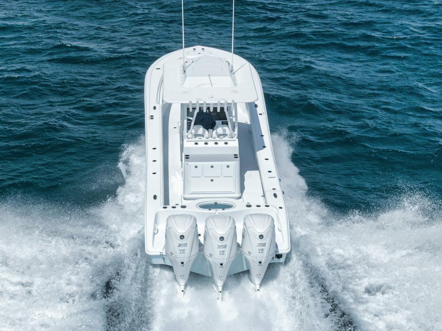 Yellowfin-36 Offshore 2025-36 Offshore FL-US-2025 Yellowfin 36 Offshore boat cruising on open water, rear view.-9817861 | Thumbnail