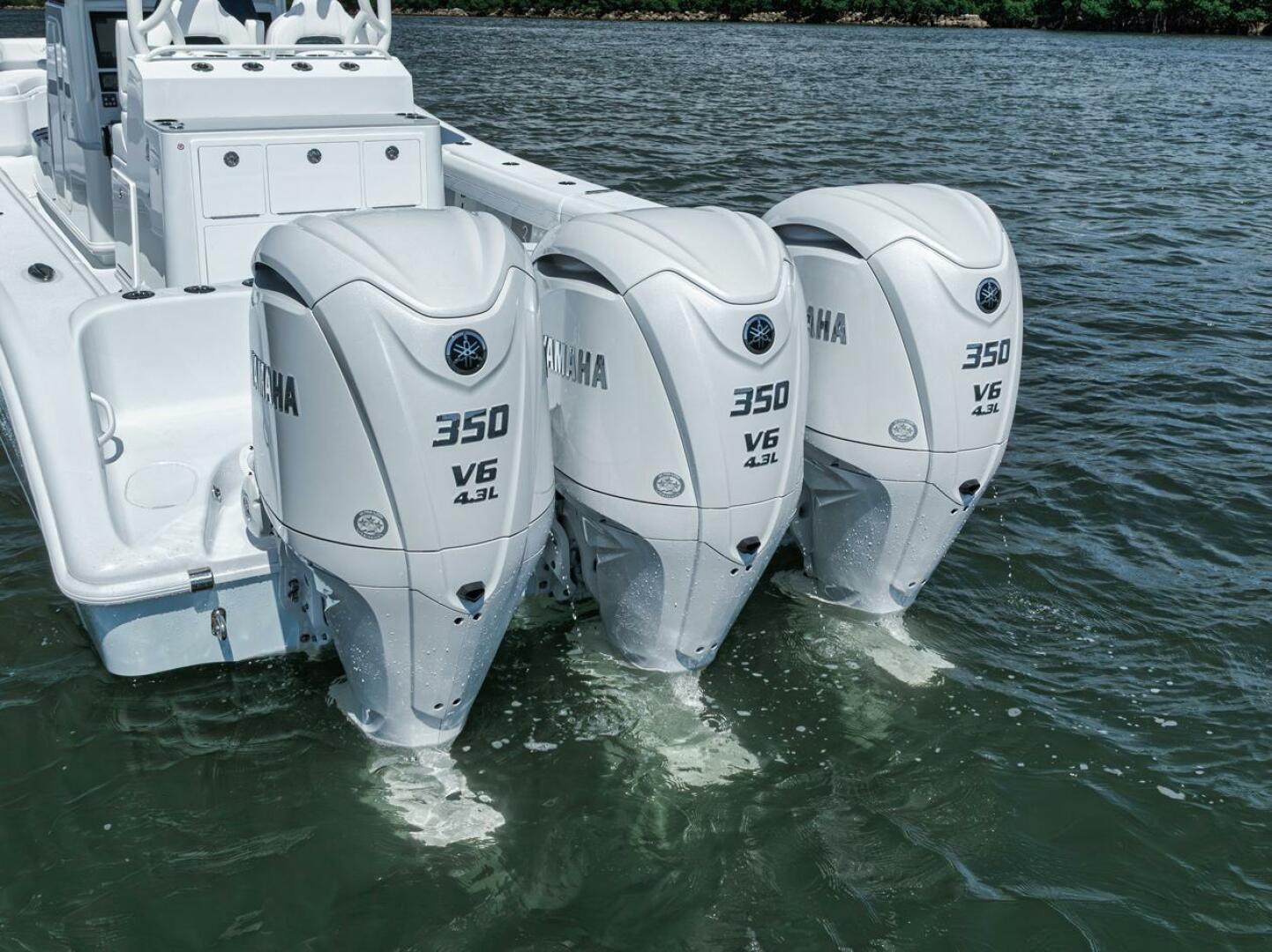 Yellowfin-36 Offshore 2025-36 Offshore FL-US-2025 Yellowfin 36 Offshore boat with triple Yamaha 350 V6 engines on water.-9817861 | Thumbnail