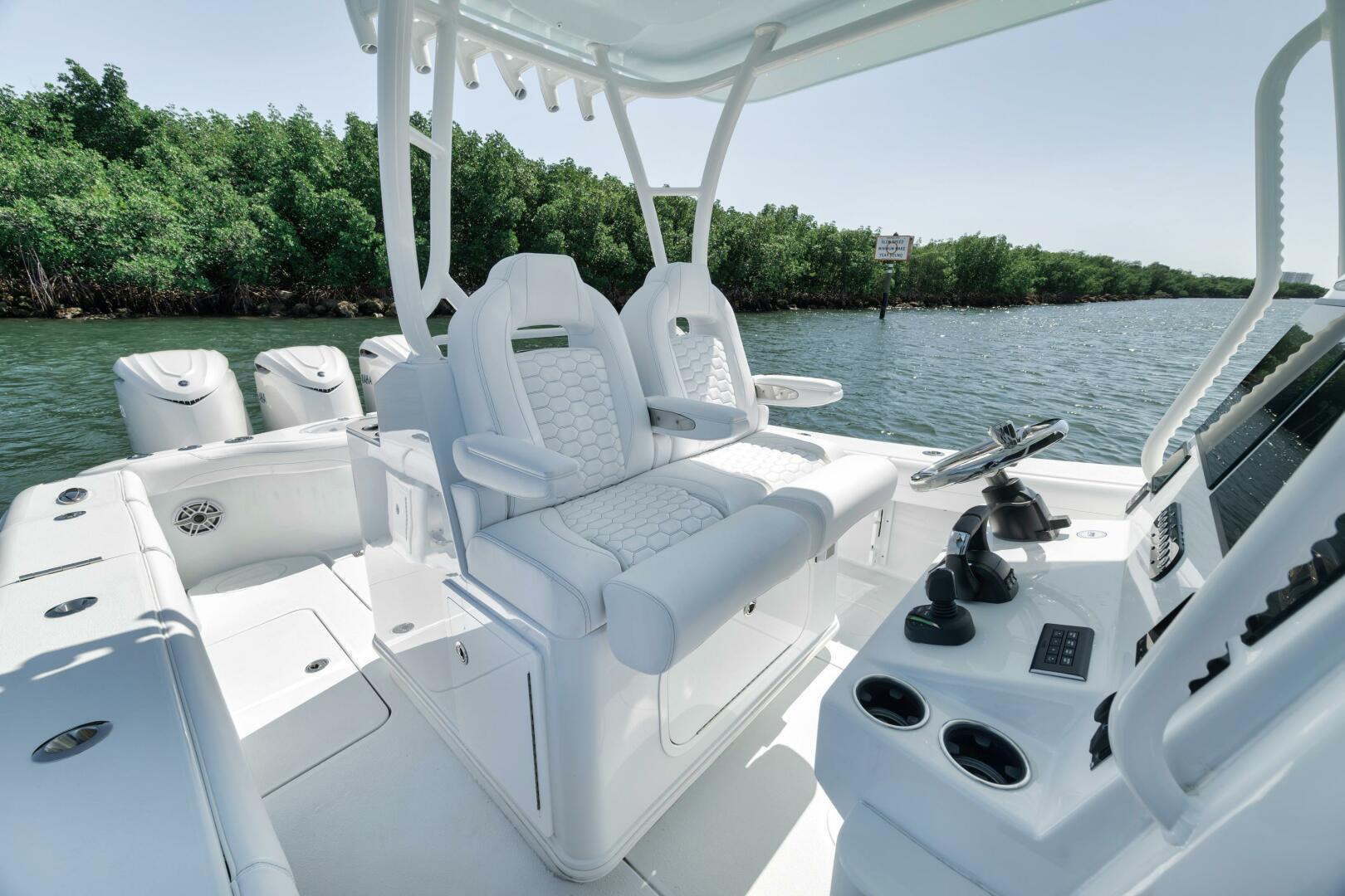 Yellowfin-36 Offshore 2025-36 Offshore FL-US-2025 Yellowfin 36 Offshore boat interior with modern helm and seating.-9817861 | Thumbnail