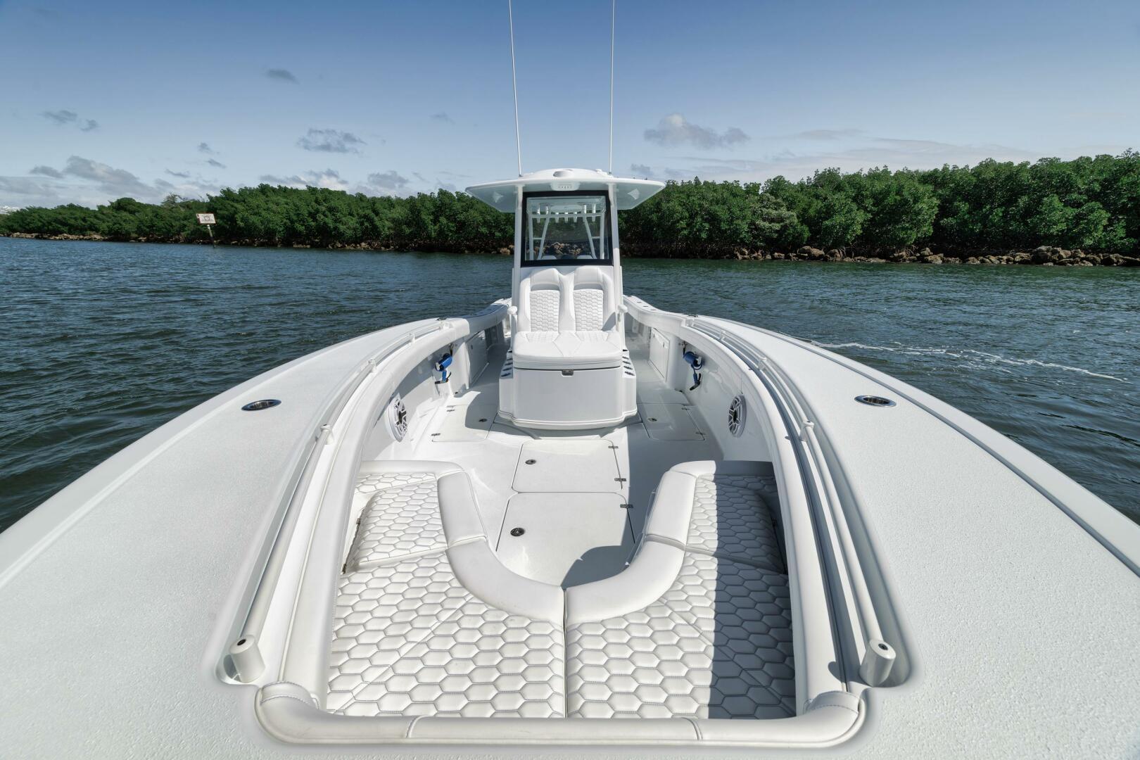 Yellowfin-36 Offshore 2025-36 Offshore FL-US-2025 Yellowfin 36 Offshore boat on water, featuring spacious deck and modern design.-9817861 | Thumbnail