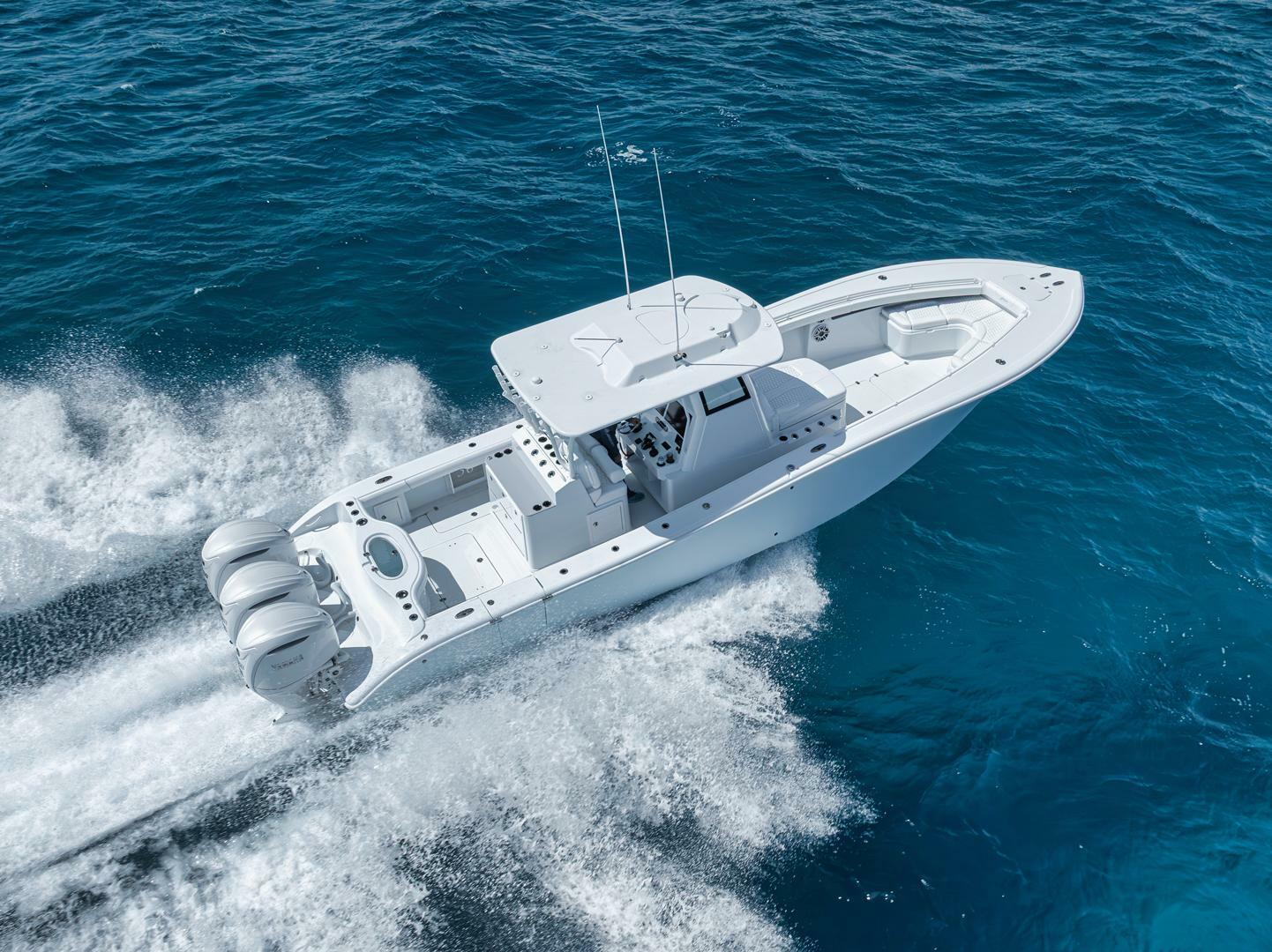 Yellowfin-36 Offshore 2025-36 Offshore FL-US-2025 Yellowfin 36 Offshore boat cruising on clear blue ocean waters.-9817861 | Thumbnail