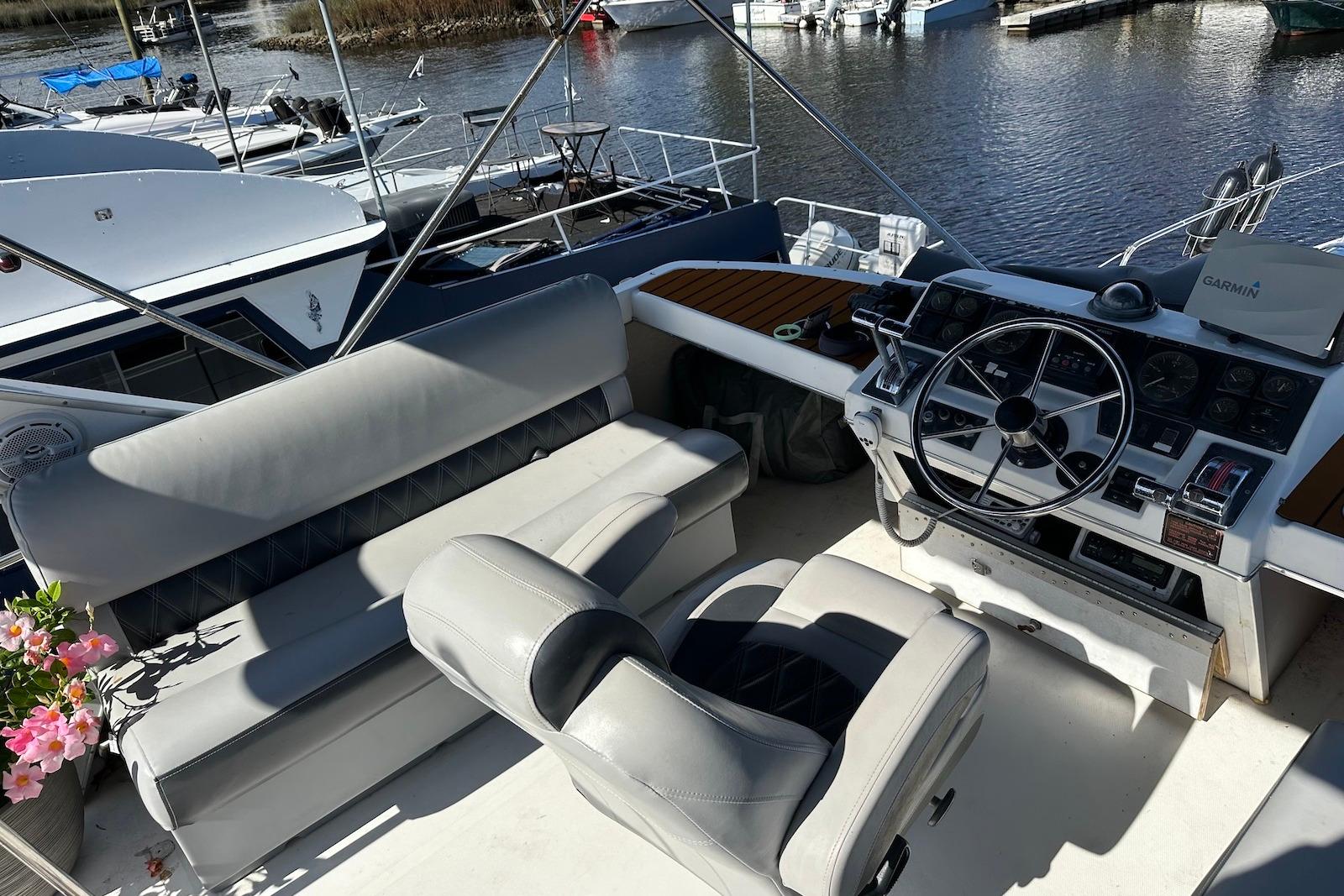 NC 10356 RC Knot 10 Yacht Sales NC 10356 RC Knot 10 Yacht Sales