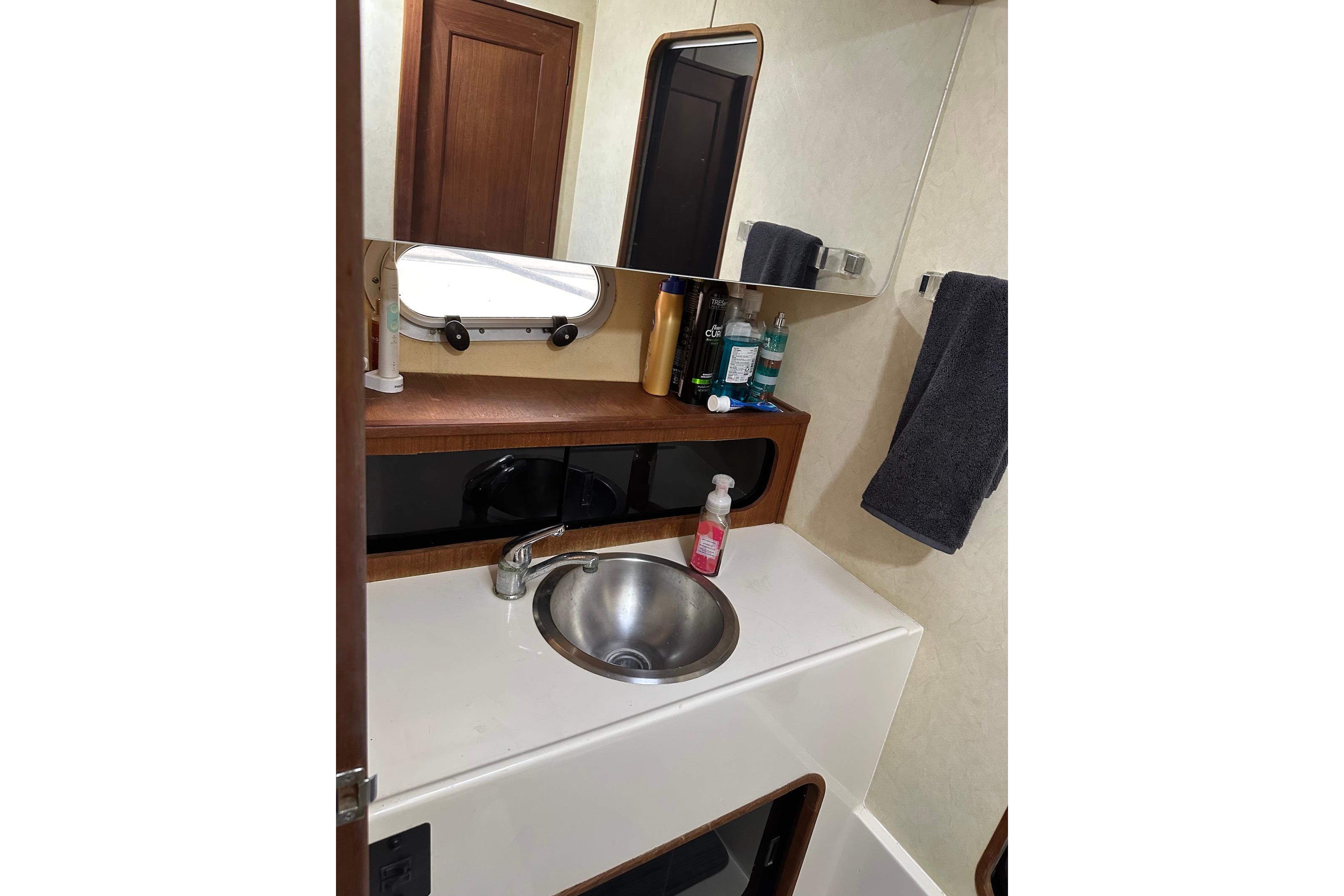 NC 10356 RC Knot 10 Yacht Sales NC 10356 RC Knot 10 Yacht Sales