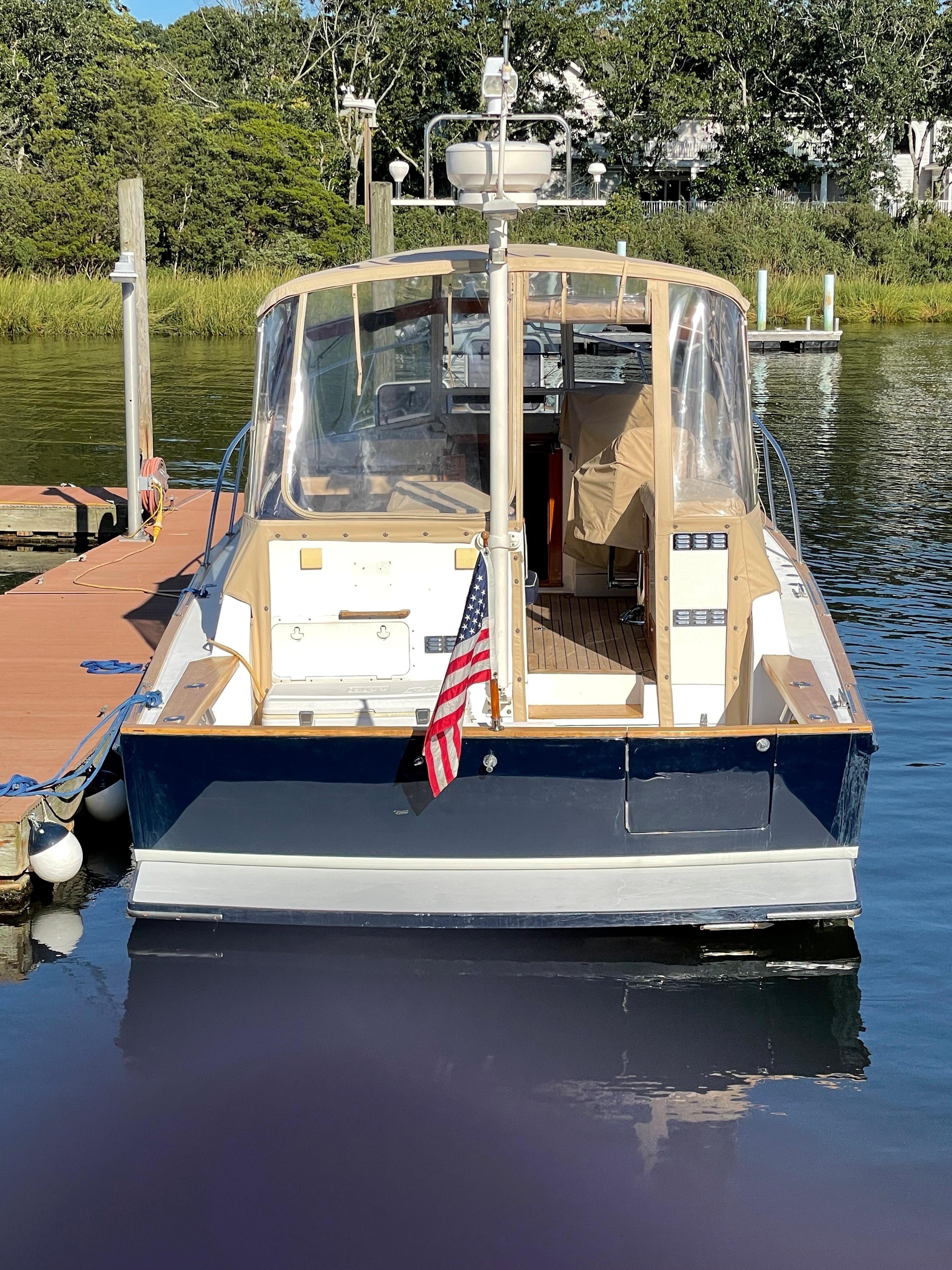 NY 6680 KM Knot 10 Yacht Sales