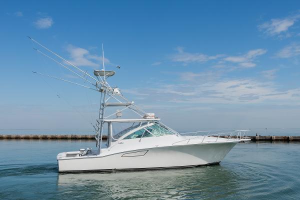 2004 Cabo 40 Express