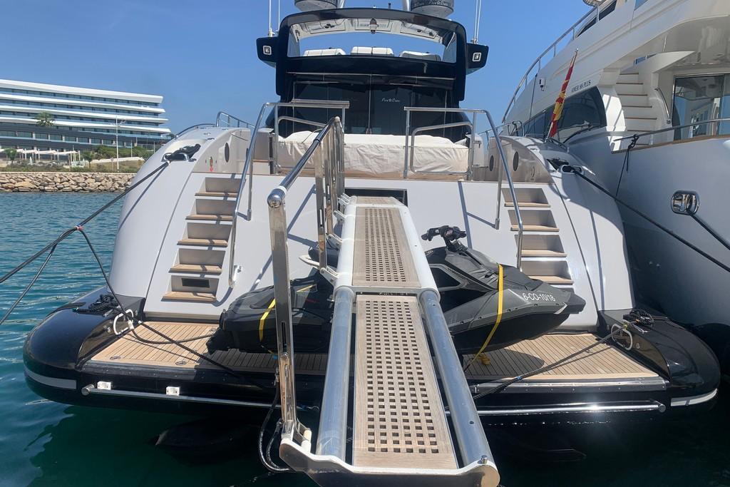 2005 Mangusta 92 Five