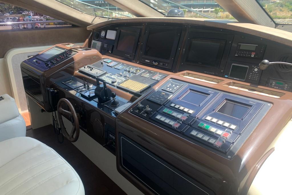 2005 Mangusta 92 Five