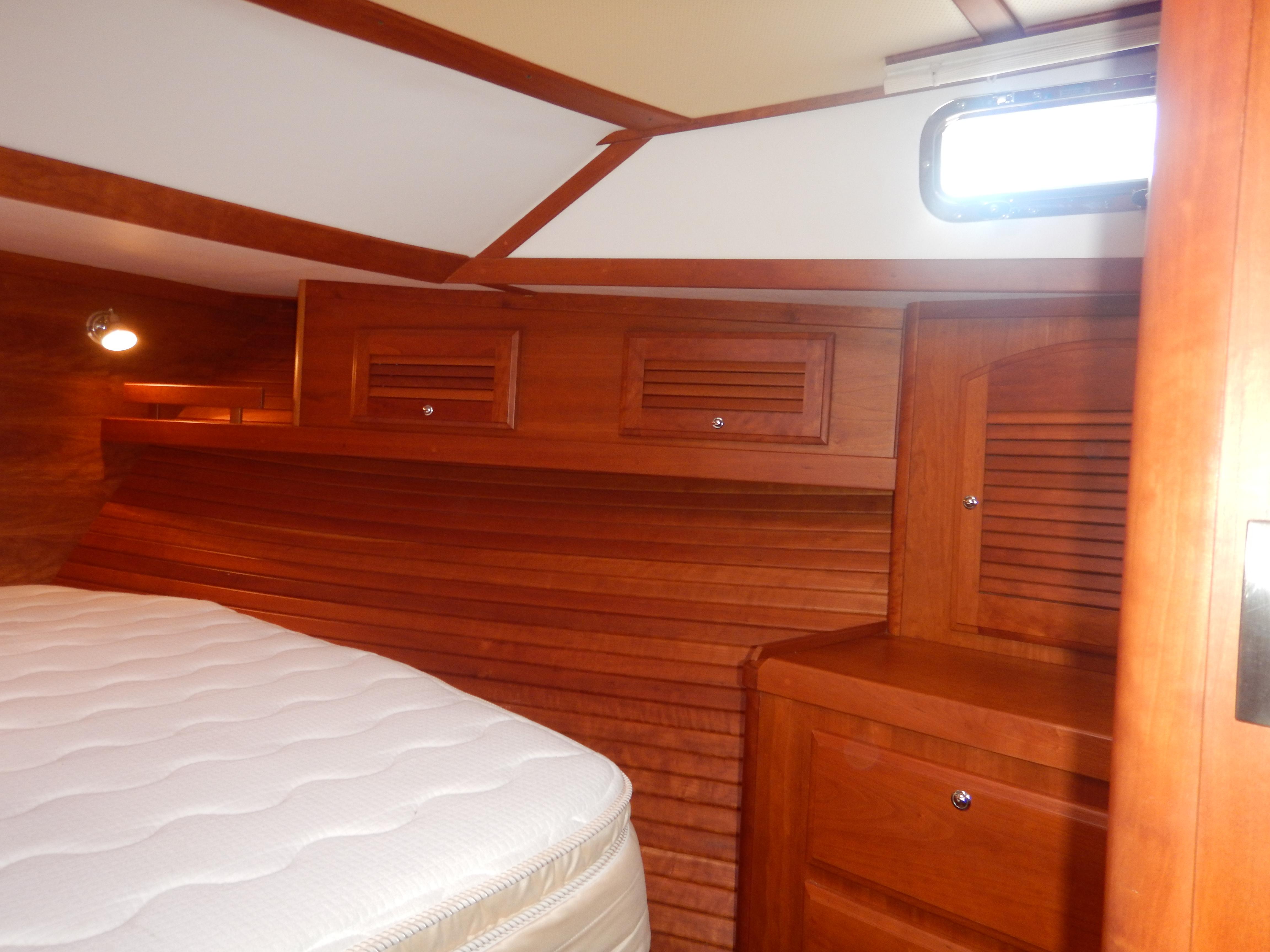 Sabre 38 OTTER - Master Stateroom Queen Berth