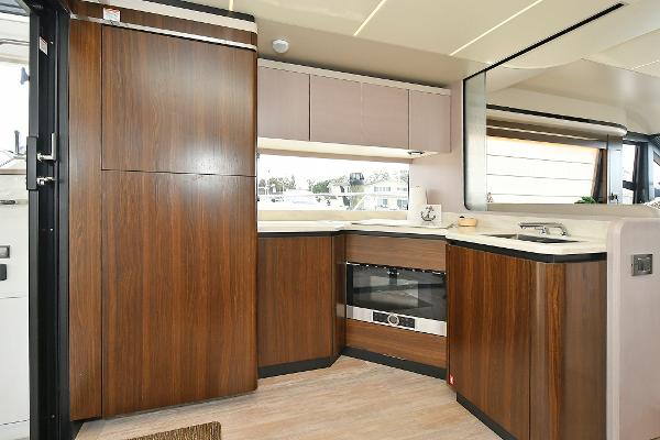 58' Absolute, Listing Number 100898332, - Photo No. 29