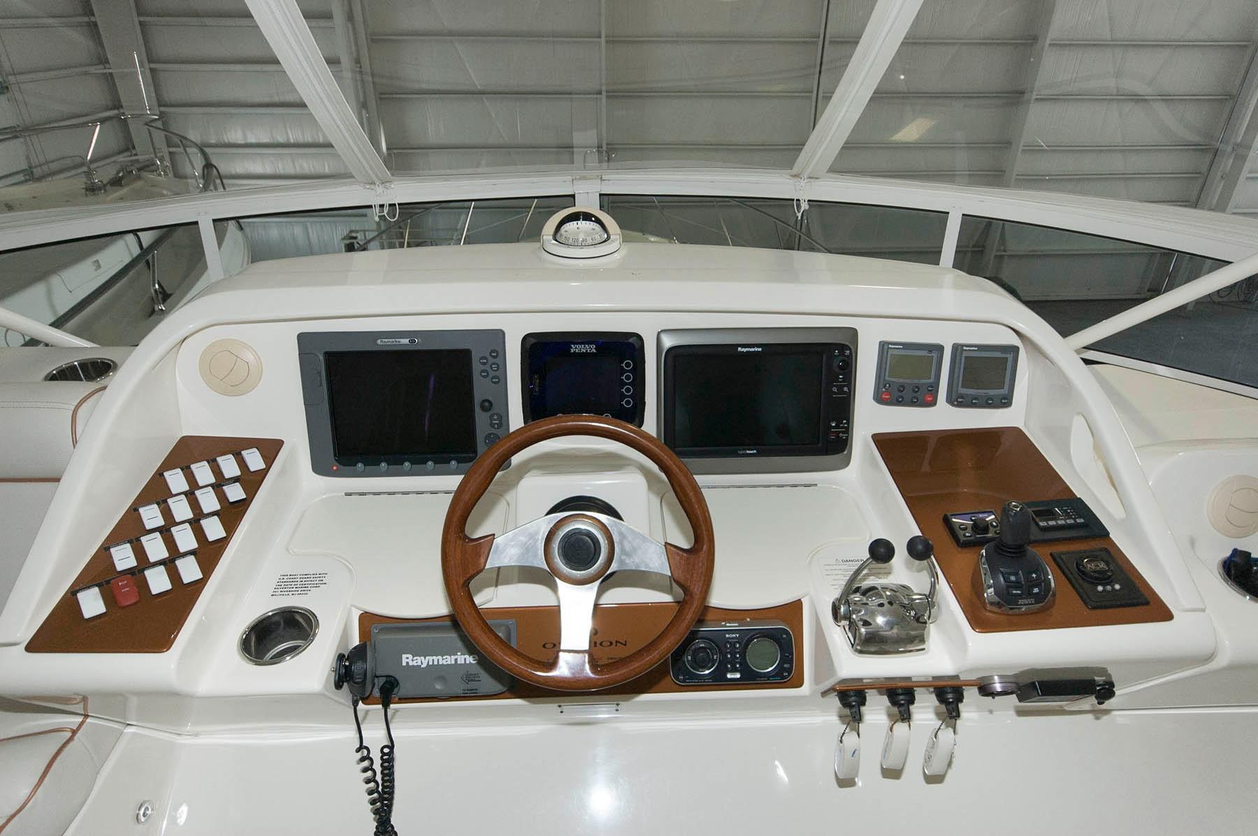 M 8235 EF Knot 10 Yacht Sales