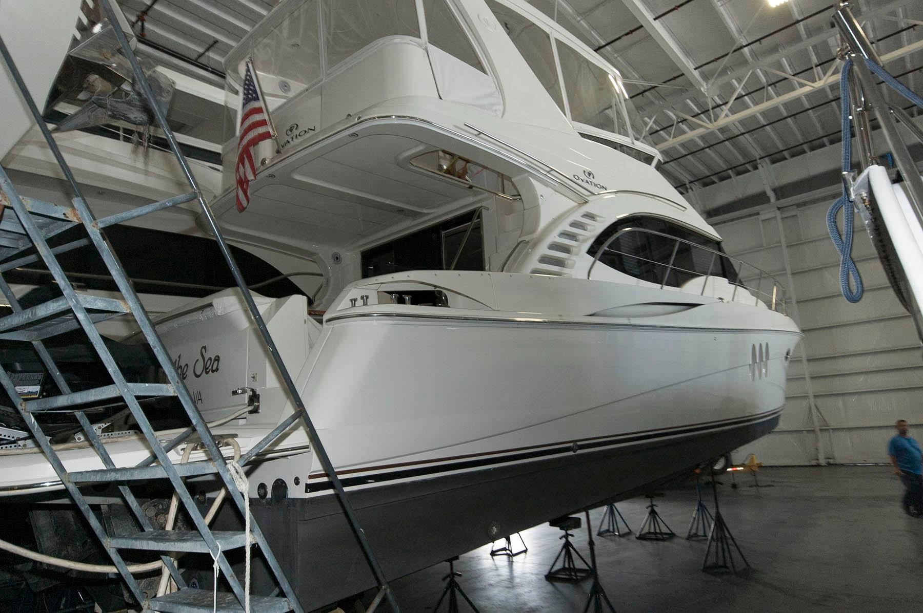 M 8235 EF Knot 10 Yacht Sales