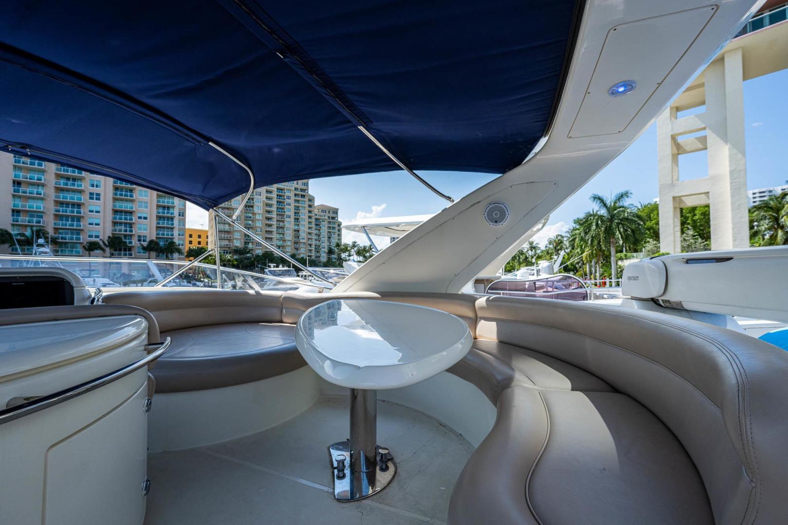 Azimut 55 Tranquilo - Flybridge seating and table
