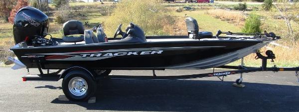 2022 Tracker Boats boat for sale, model of the boat is Pro Team™ 195 TXW & Image # 1 of 15