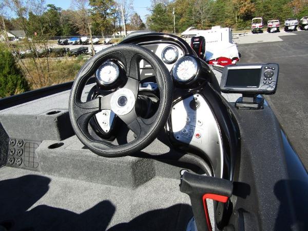 2022 Tracker Boats boat for sale, model of the boat is Pro Team™ 195 TXW & Image # 5 of 15