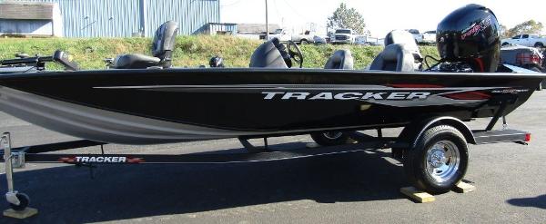 2022 Tracker Boats boat for sale, model of the boat is Pro Team™ 195 TXW & Image # 8 of 15