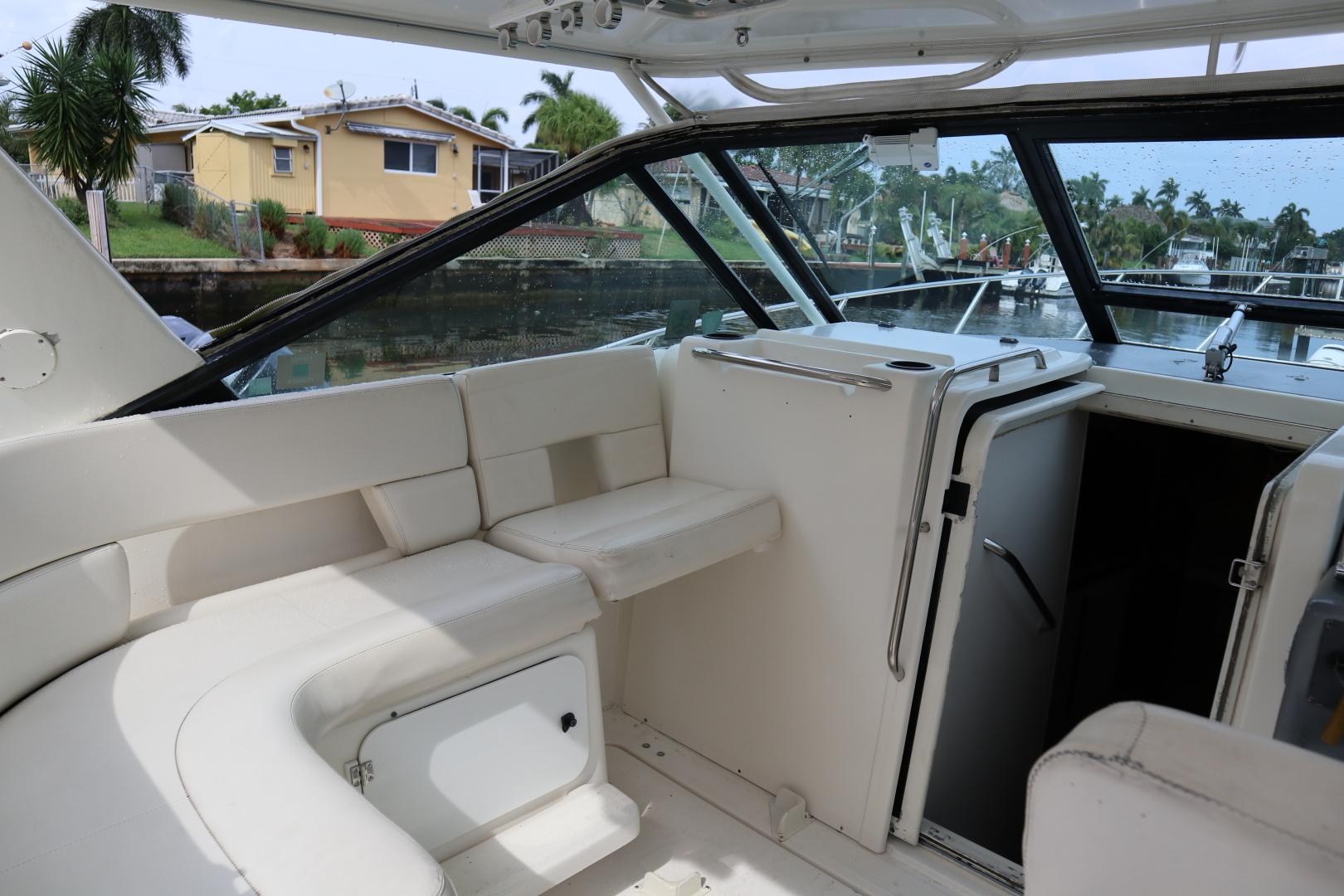Tiara 31 - High Noon - Seating