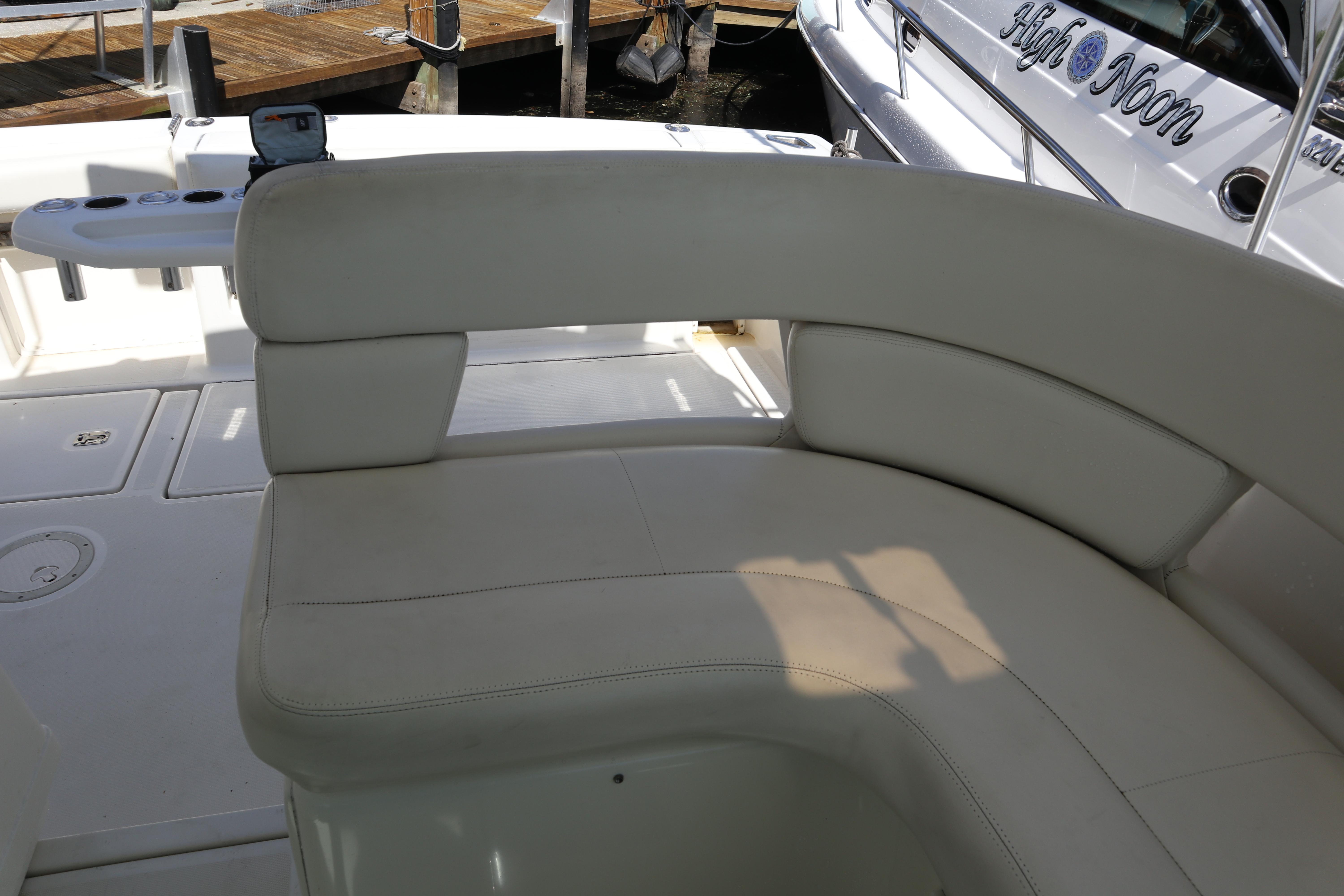 Tiara 31 - High Noon - Seating
