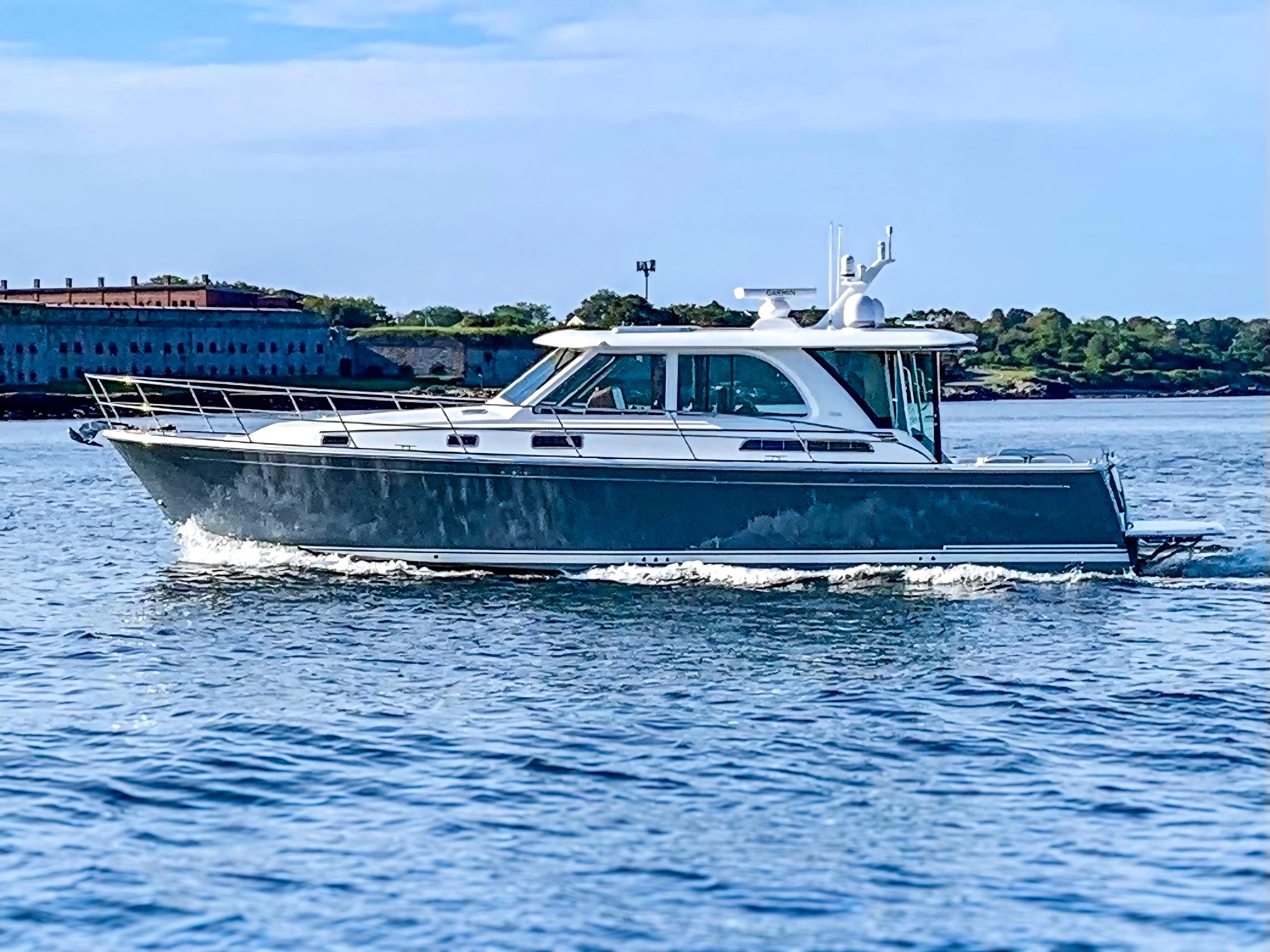 2019 Sabre 45 Salon Express0