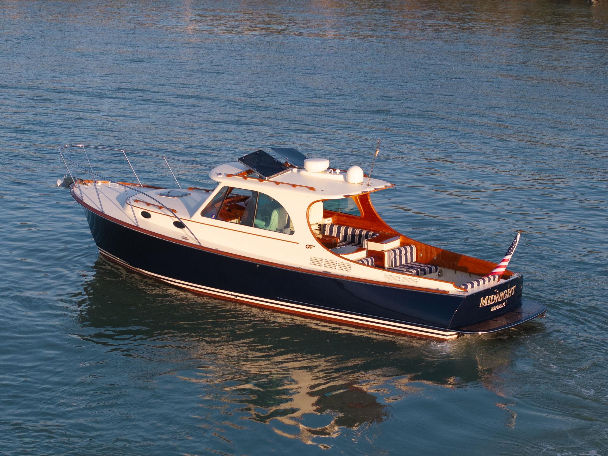 2014-hinckley-picnic-boat-37mkiii-power-9687904-20250219091459913-1_XLARGE