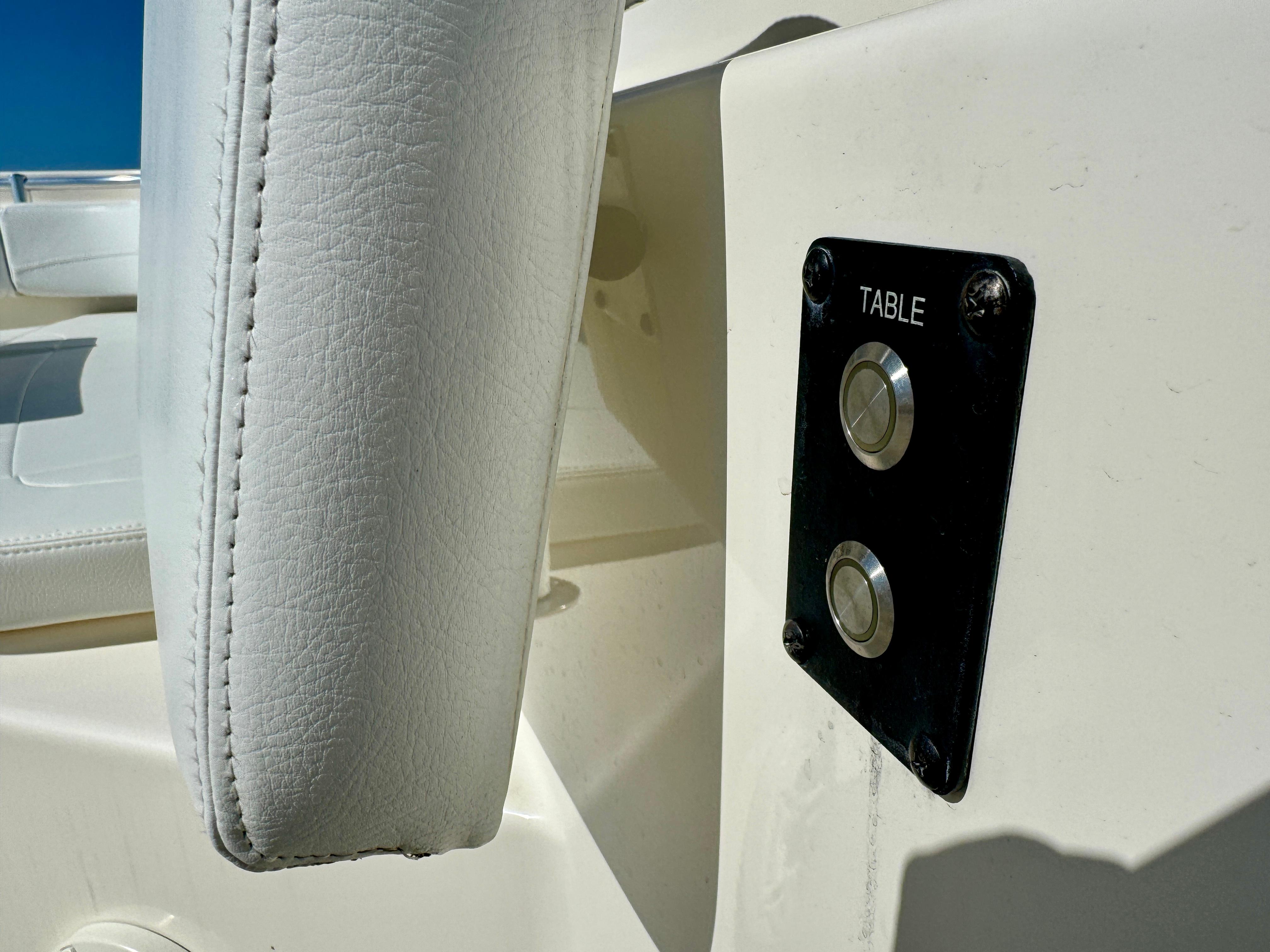 2020-cobia-350-center-console-power-9717904-20250317090009625-1_XLARGE