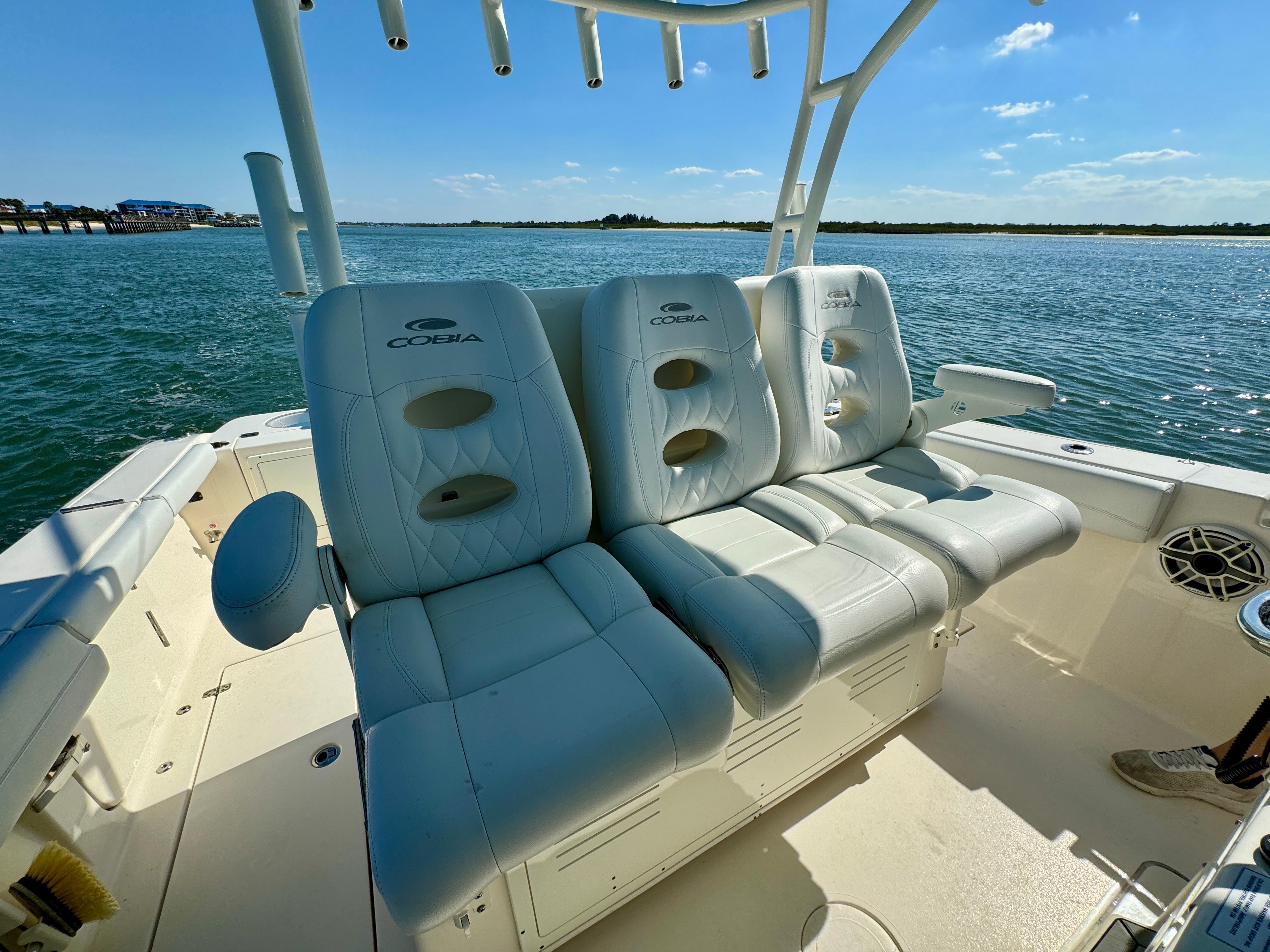 2020-cobia-350-center-console-power-9717904-20250317090259049-1_XLARGE