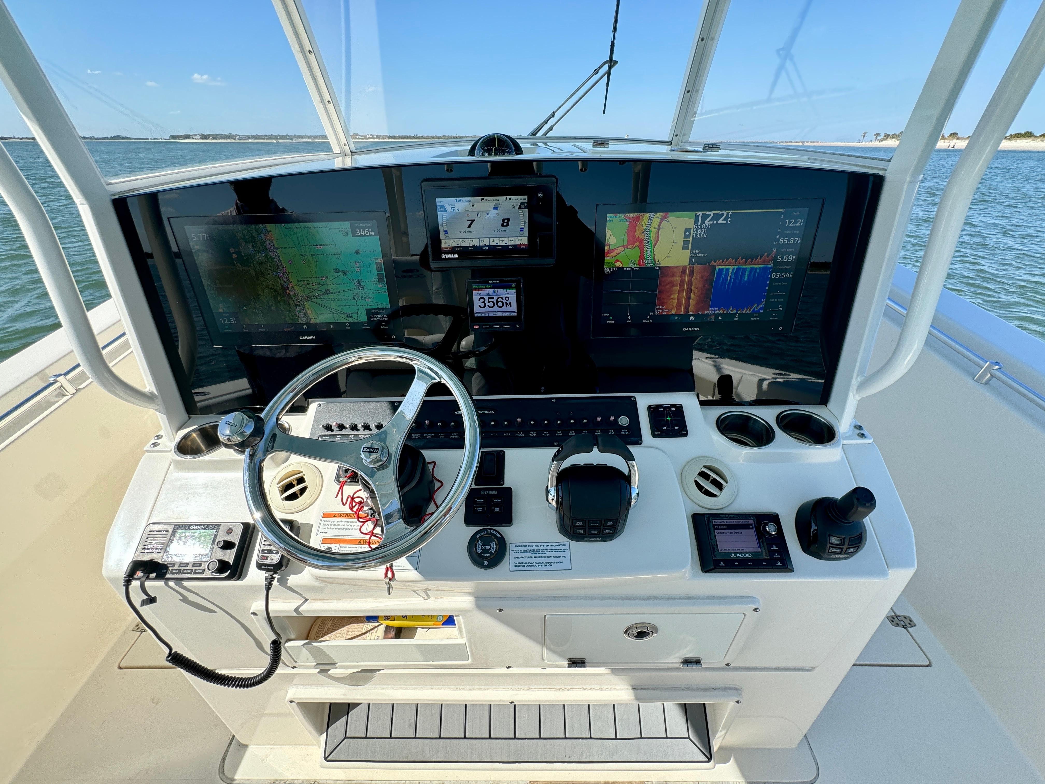 2020-cobia-350-center-console-power-9717904-20250317090332531-1_XLARGE