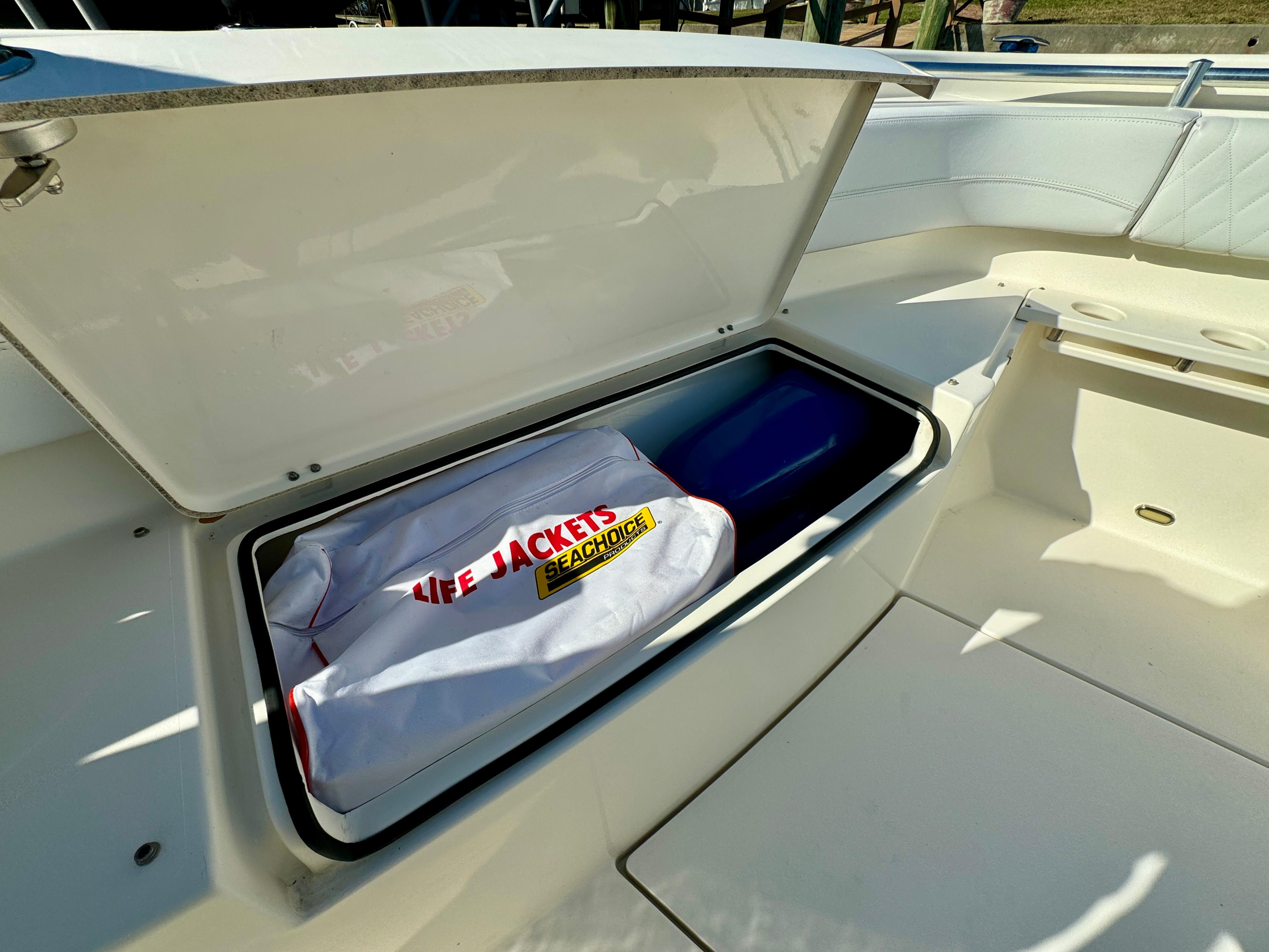 2020-cobia-350-center-console-power-9717904-20250317090727458-1_XLARGE