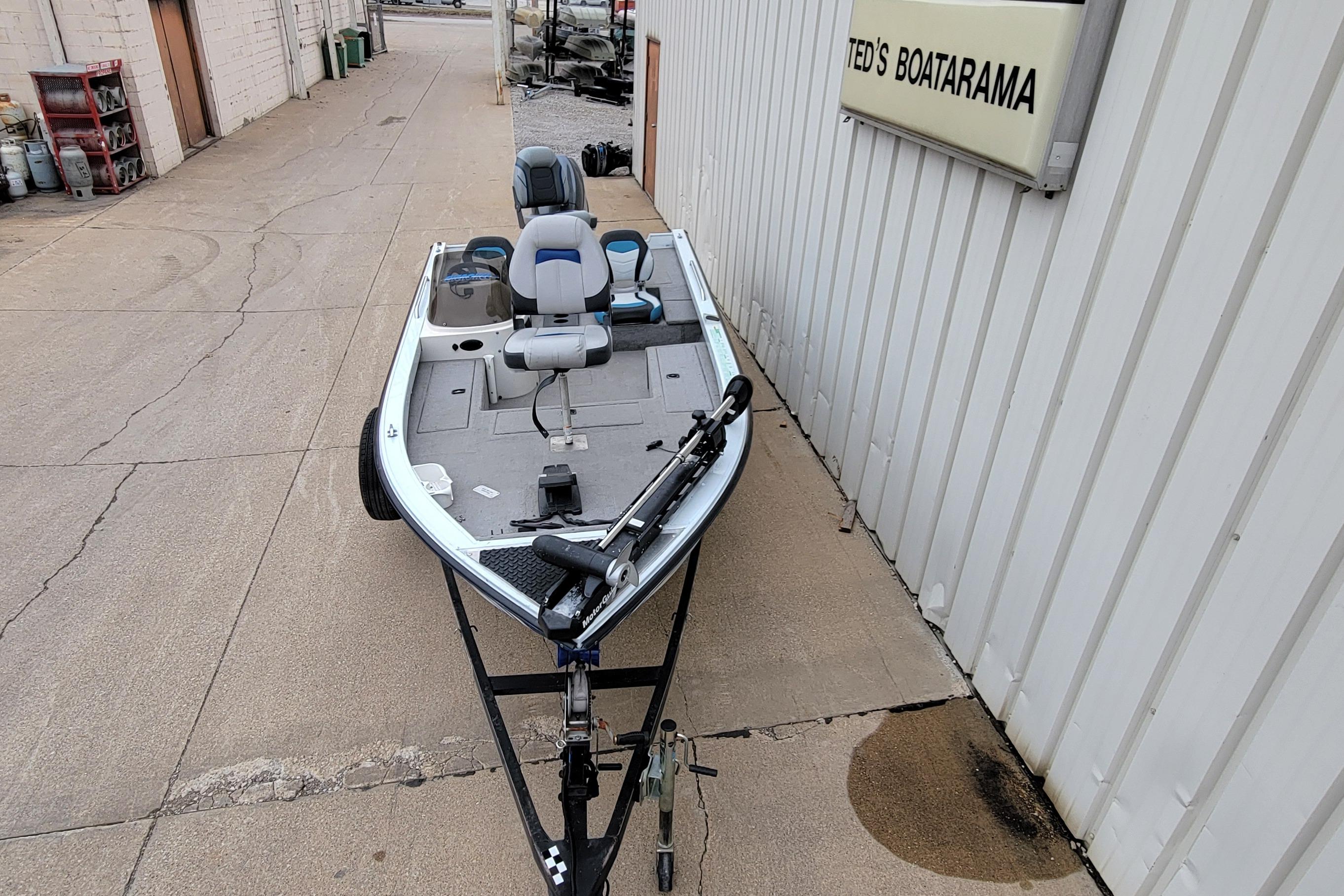 1999 Ranger 107 Cherokee boat parked outside Ted's Boatarama.