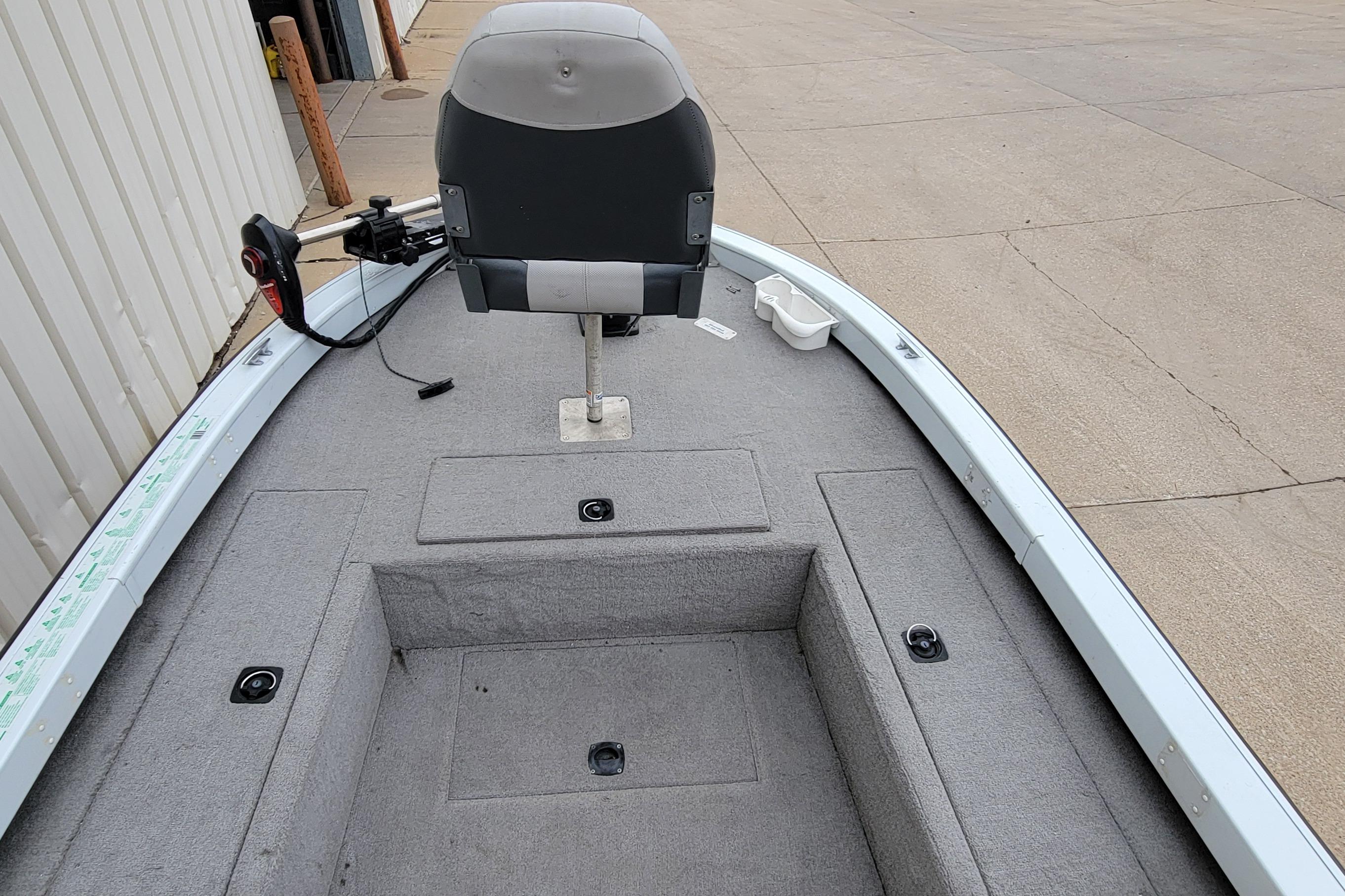 1999 Ranger 107 Cherokee boat interior with gray carpet and seating.