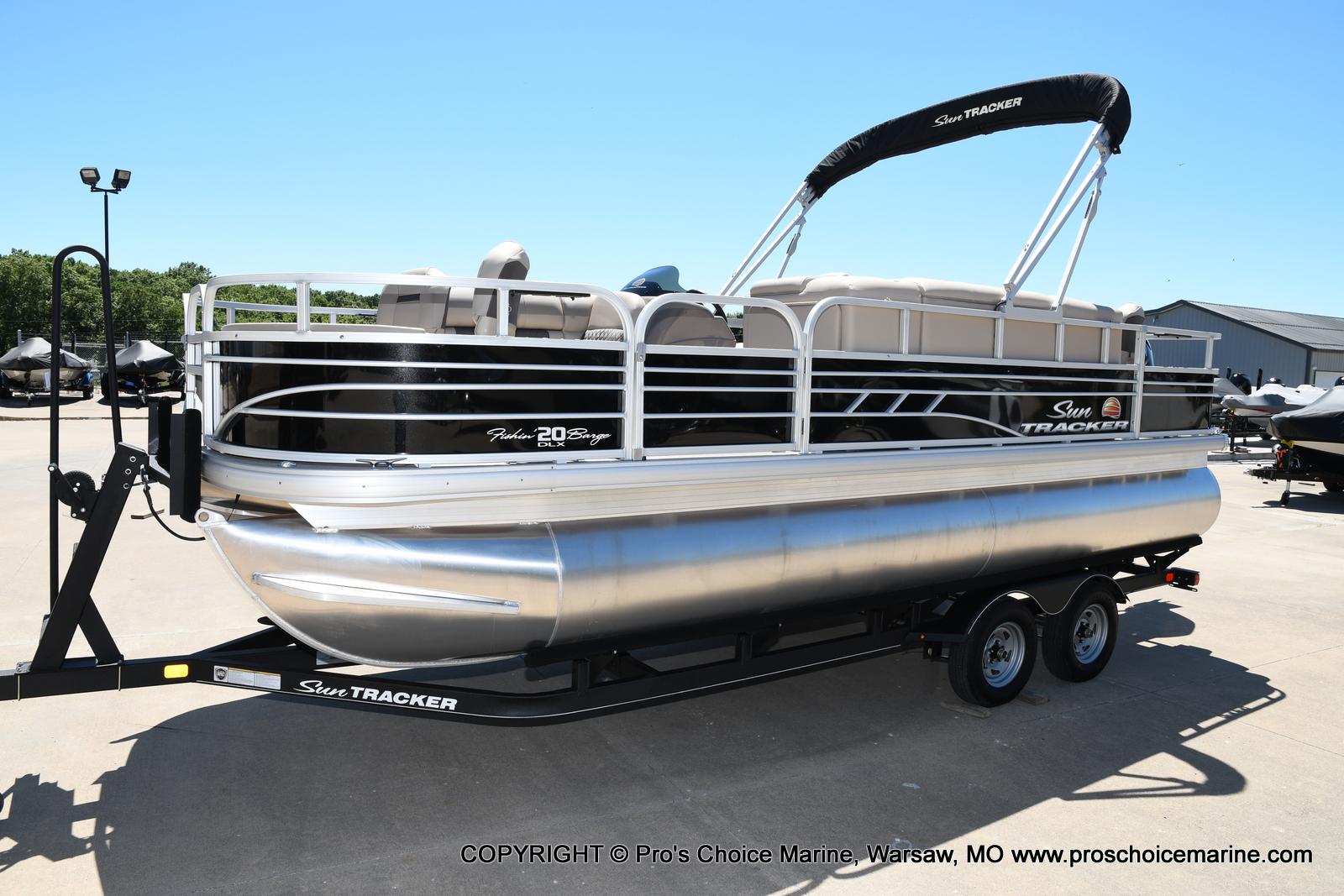 2021 Sun Tracker boat for sale, model of the boat is Fishin' Barge 20 DLX & Image # 8 of 50