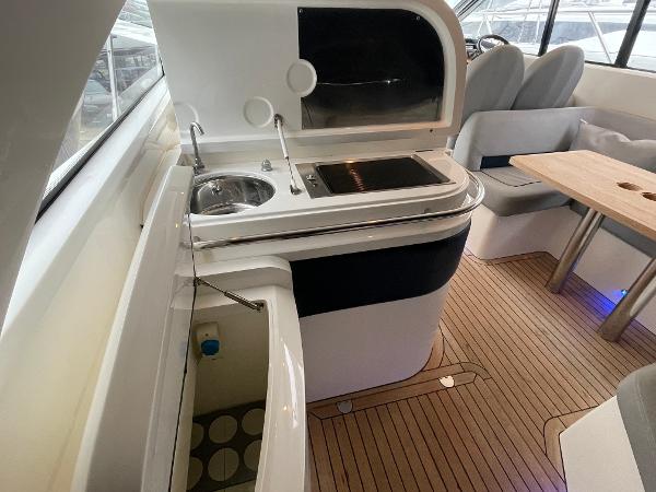 Princess Motor Yacht Sales - Used Princess V42