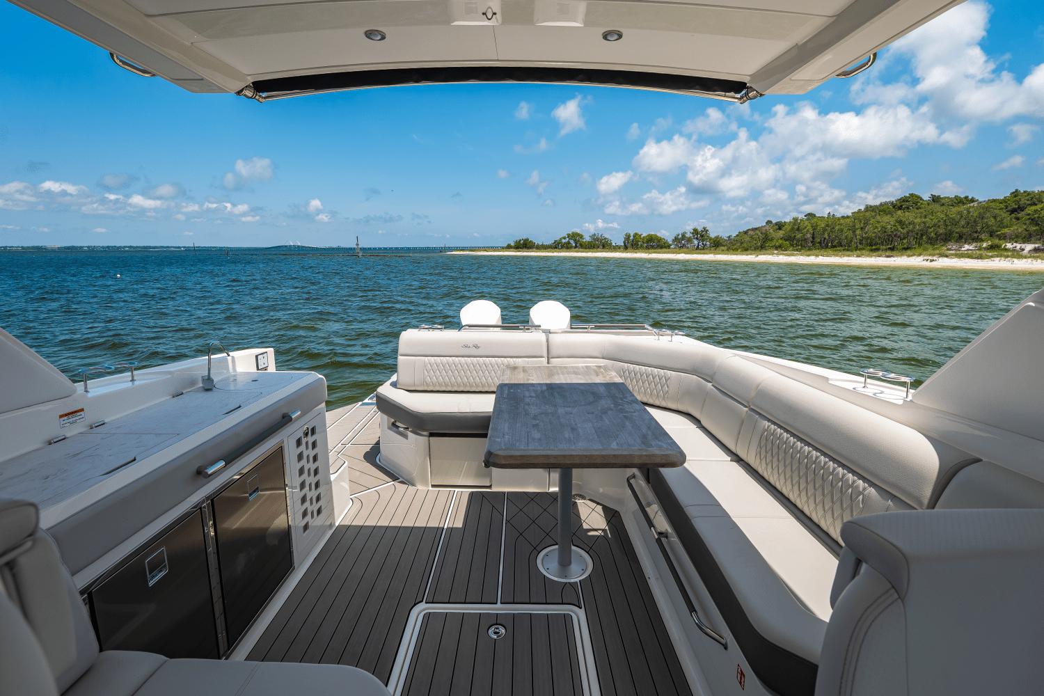 2025-sea-ray-slx-400-outboard-power-9447950-978940327-0-220520250839-32