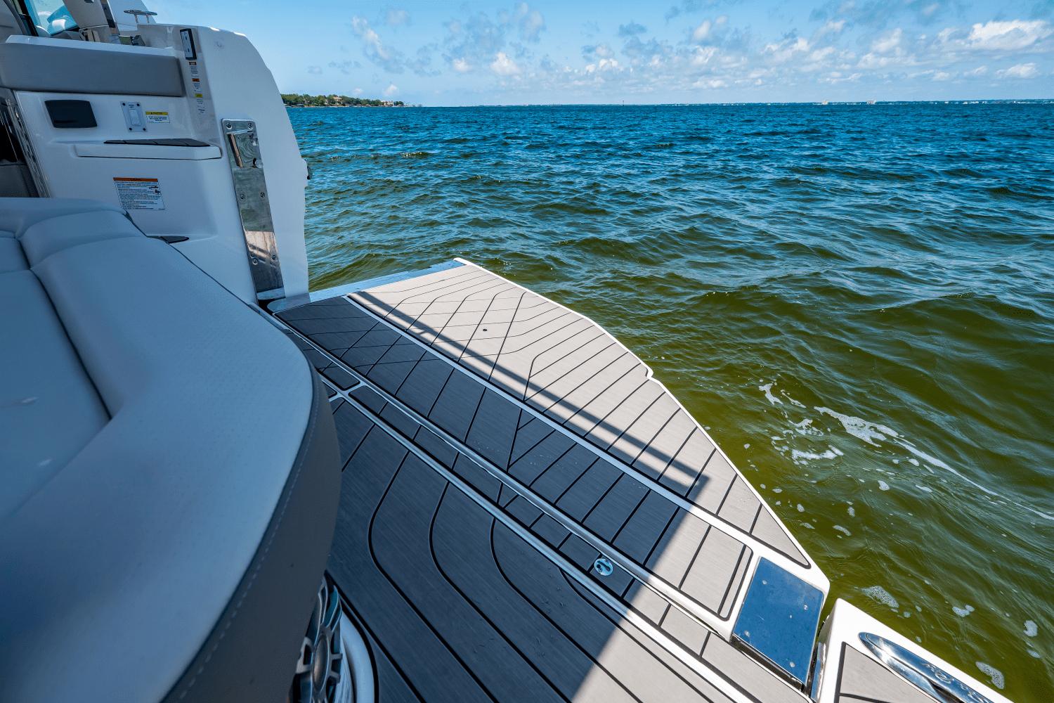 2025-sea-ray-slx-400-outboard-power-9447950-978940330-0-220520250839-29