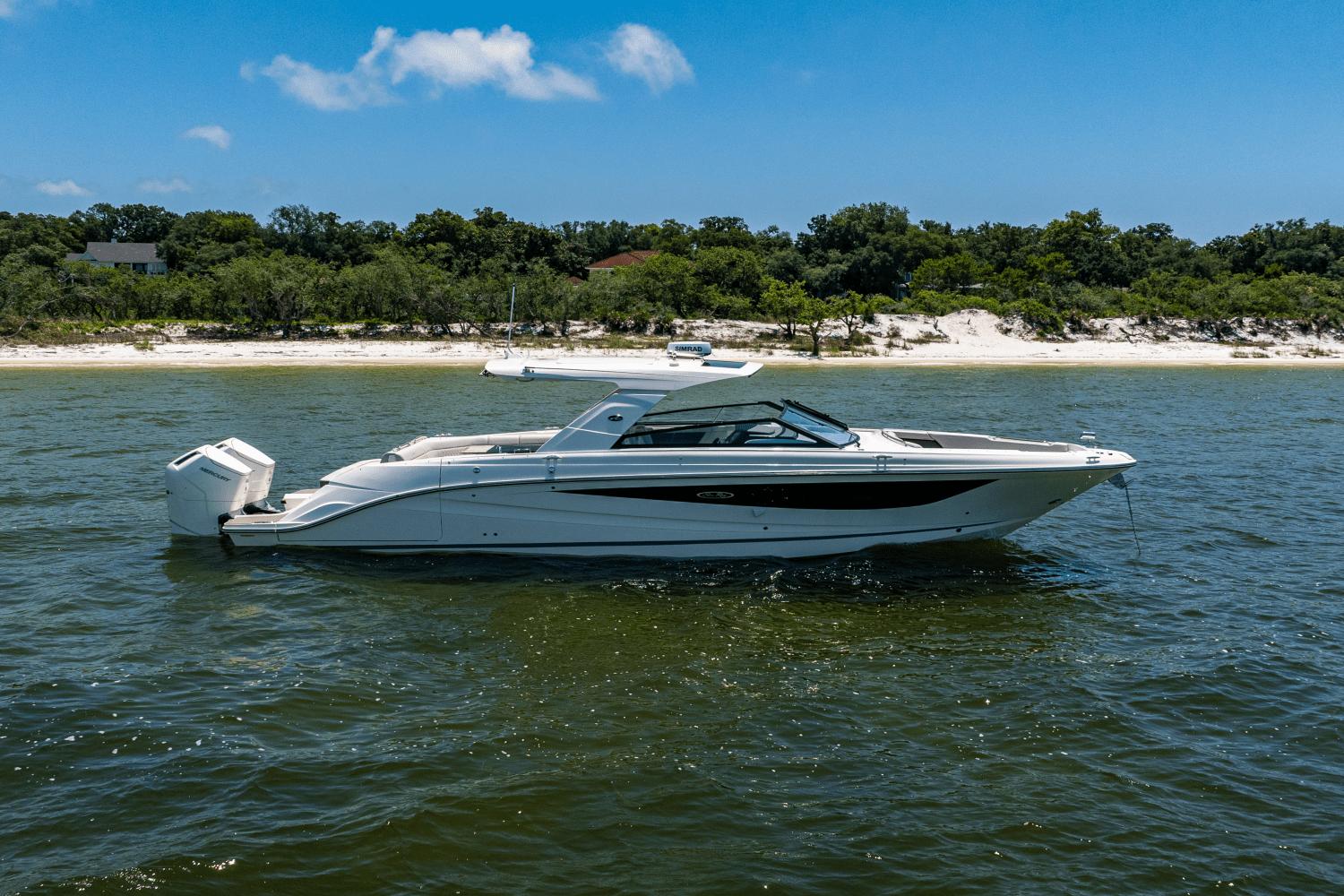 2025-sea-ray-slx-400-outboard-power-9447950-978940360-0-220520250839-16