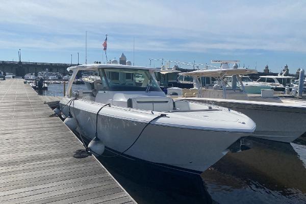 2019 Tiara Sport 38 LS