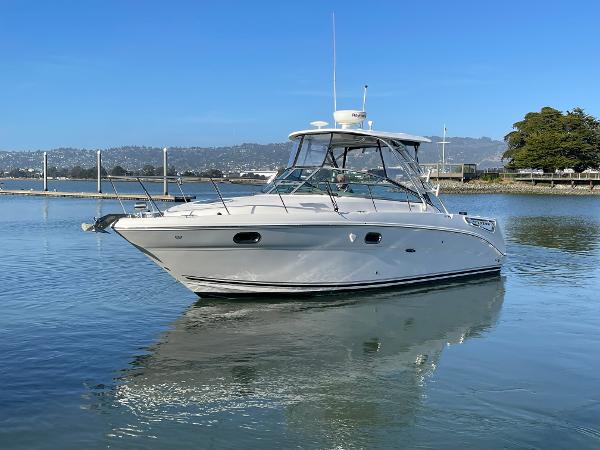 2005 Sea Ray Amberjack 290 boat on calm water, clear sky background.