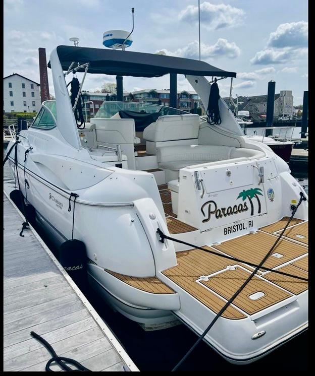 2000-cruisers-yachts-3772-express-power-9727962-20250326123205510-1_XLARGE