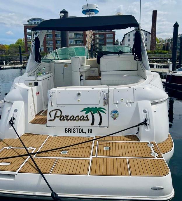 2000-cruisers-yachts-3772-express-power-9727962-20250326123206571-1_XLARGE