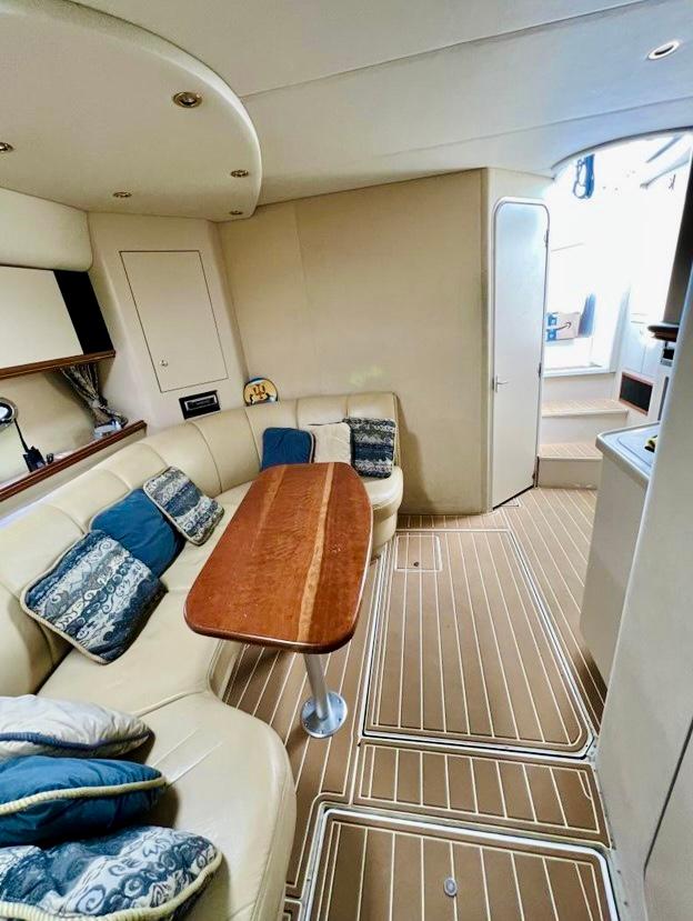 2000-cruisers-yachts-3772-express-power-9727962-20250326123213565-1_XLARGE