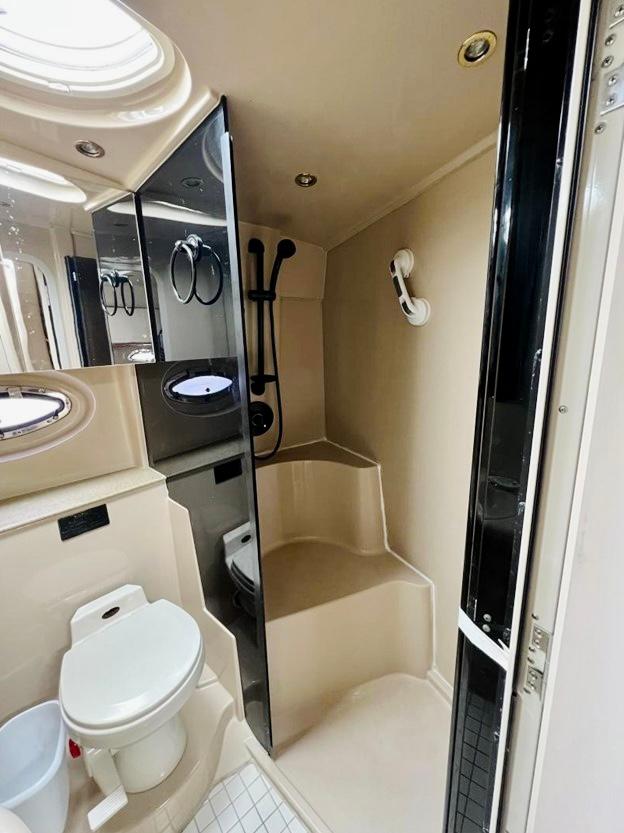 2000-cruisers-yachts-3772-express-power-9727962-20250326123215535-1_XLARGE