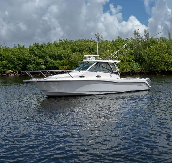 34' Boston Whaler, Listing Number 100917560, Image No. 9