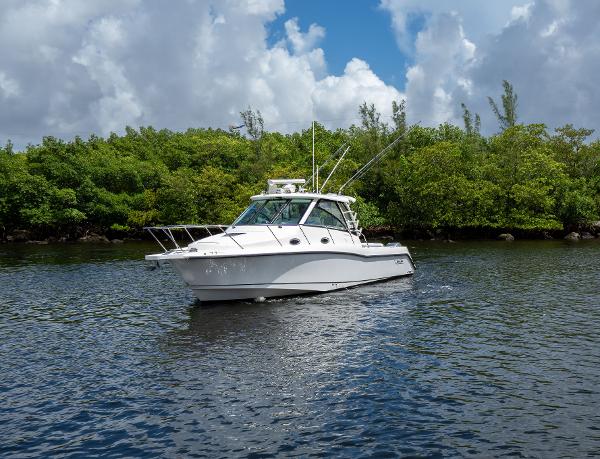 34' Boston Whaler, Listing Number 100917560, Image No. 10