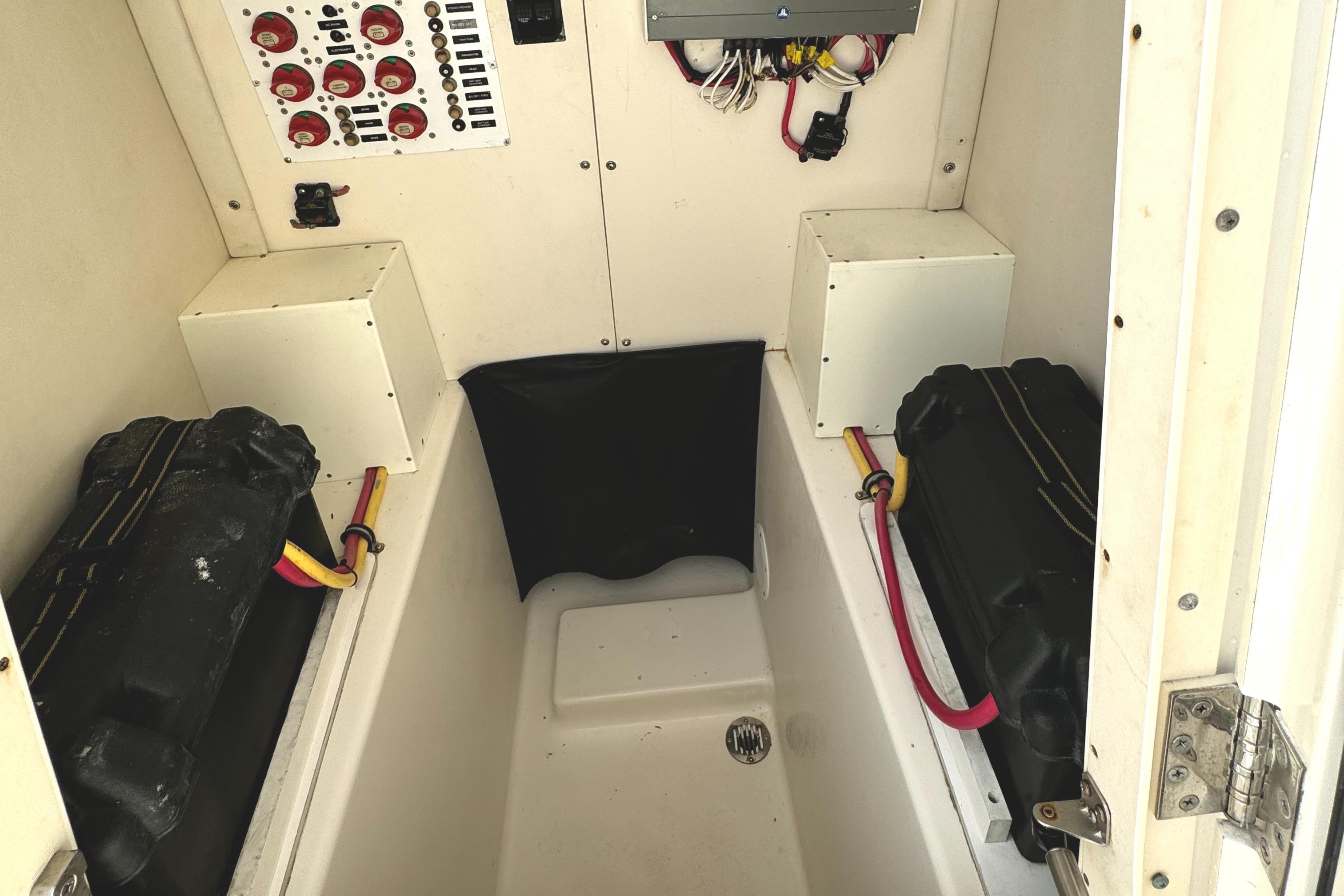 2005 Pursuit 3480 Center Console