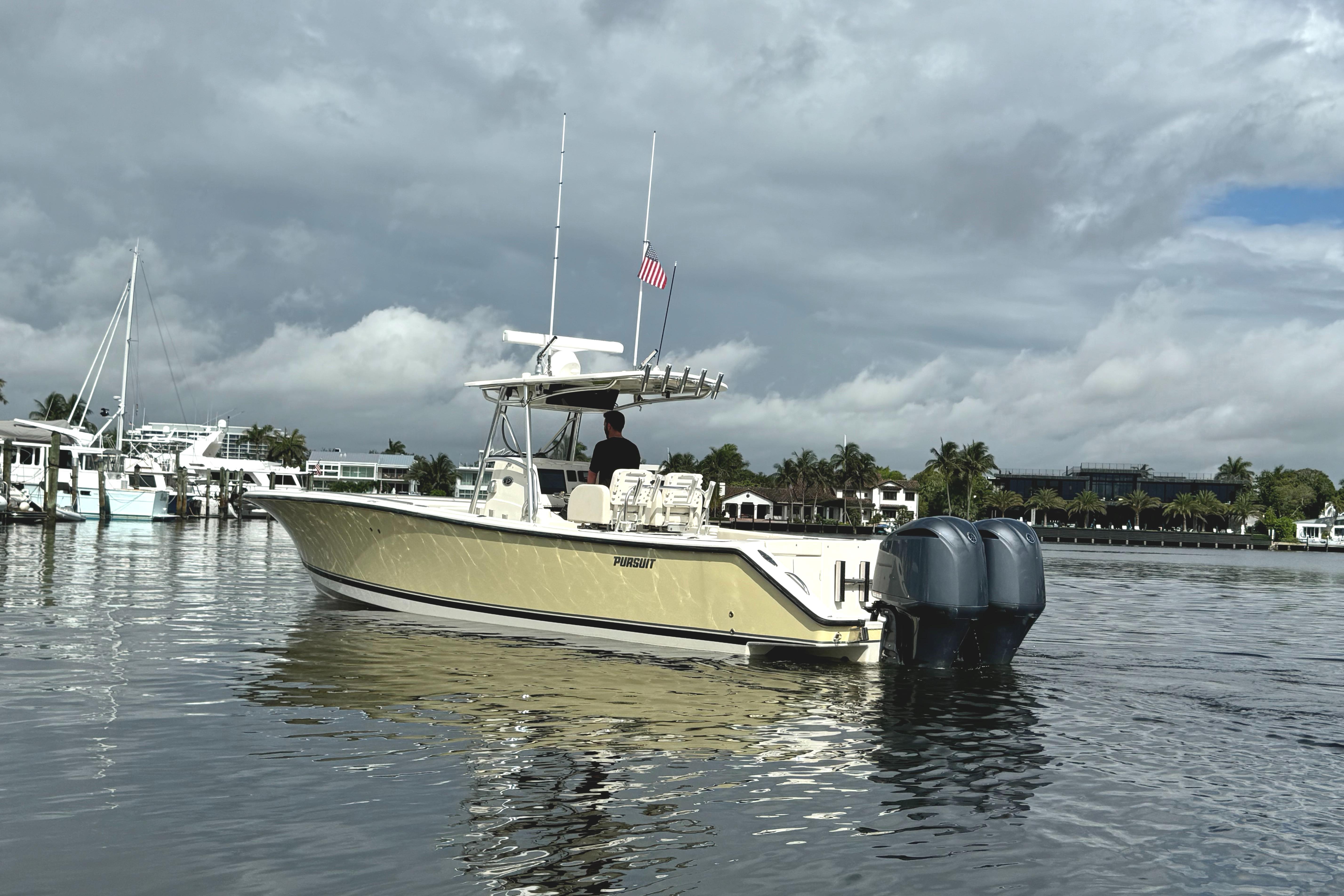 2005 Pursuit 3480 Center Console