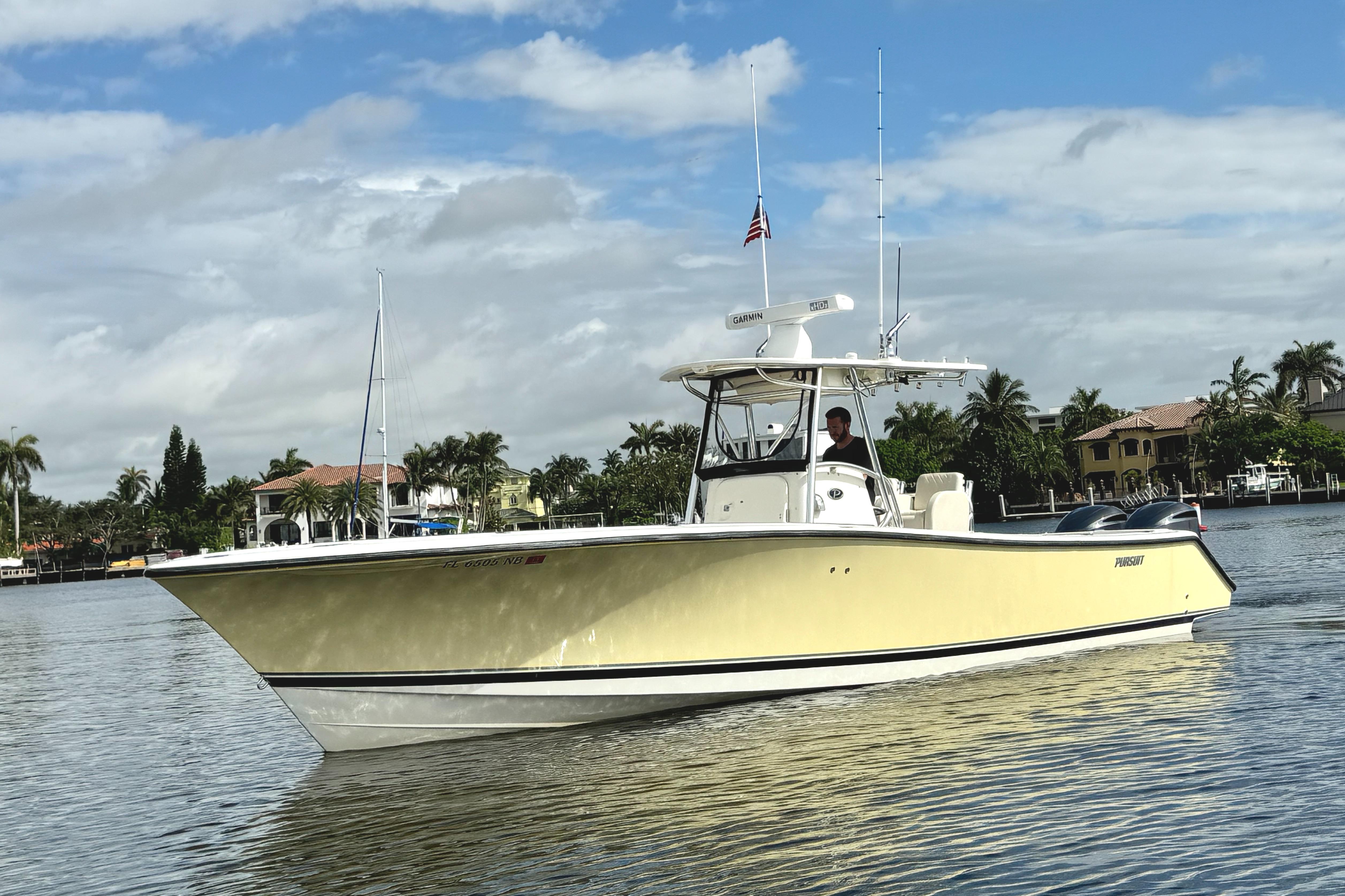 2005 Pursuit 3480 Center Console