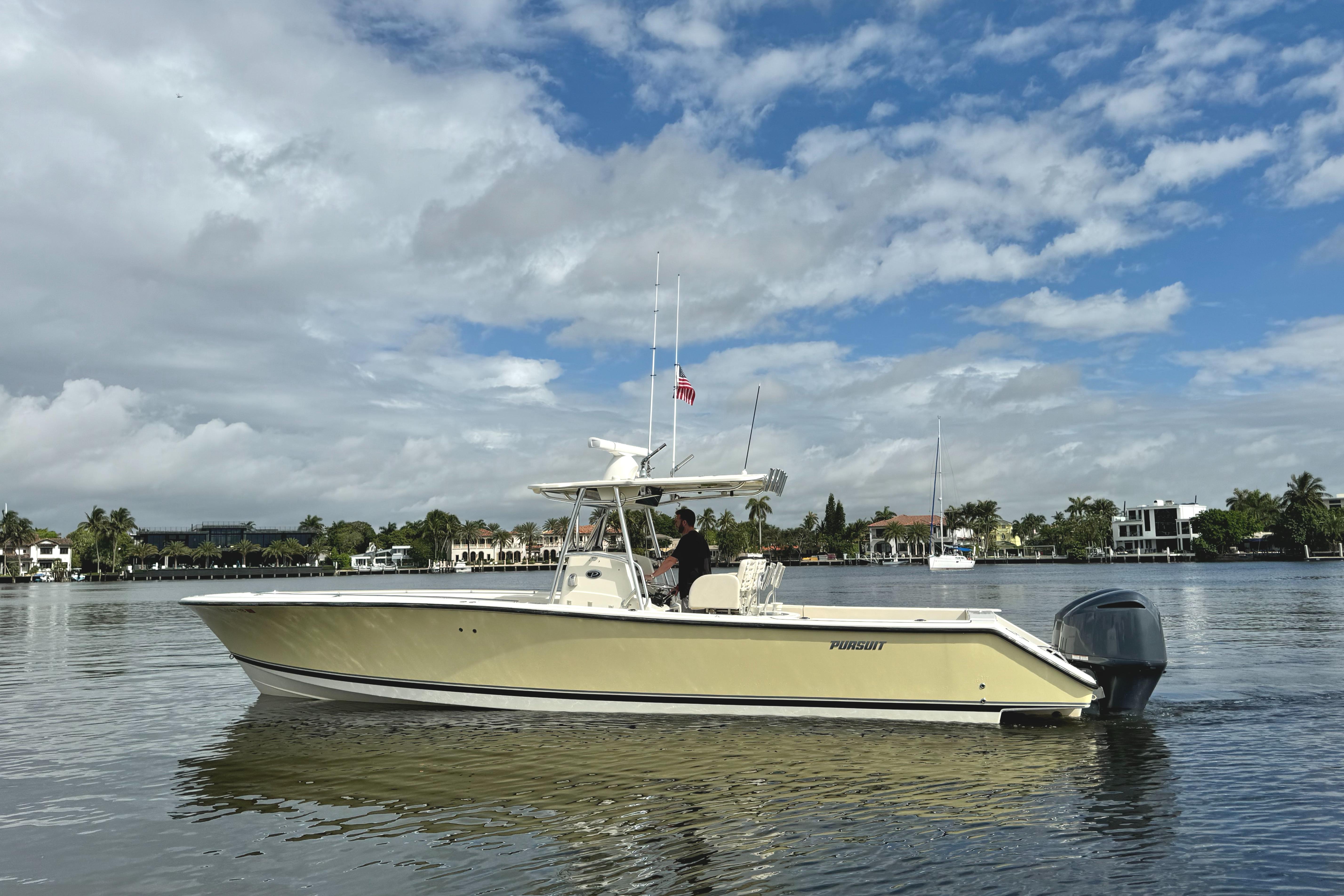 2005 Pursuit 3480 Center Console